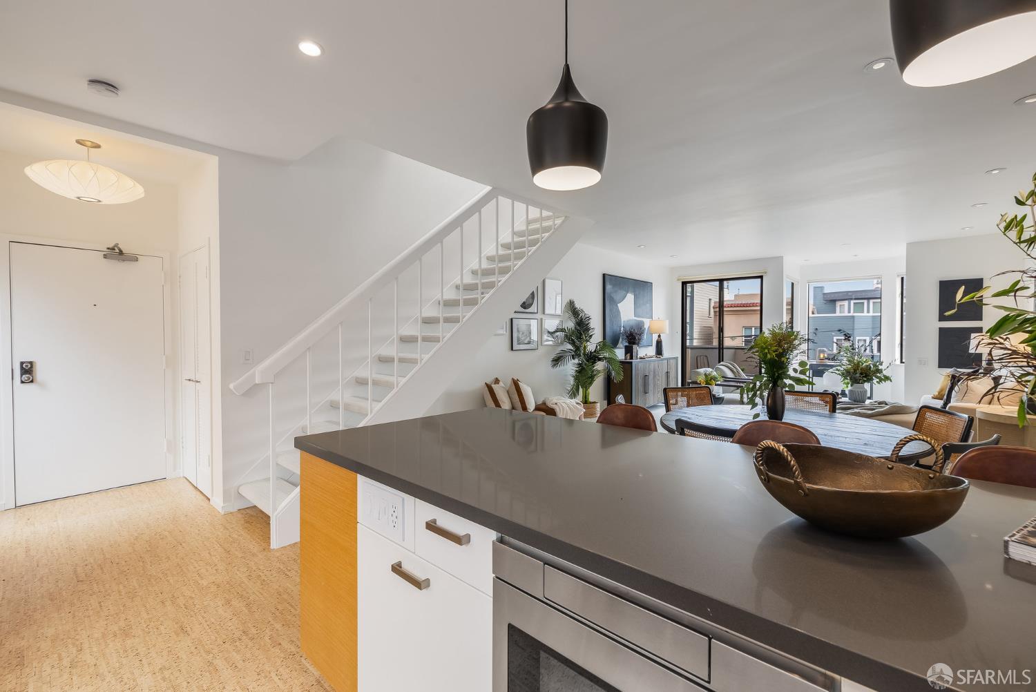 Detail Gallery Image 3 of 66 For 370 Church St #G,  San Francisco,  CA 94114 - 2 Beds | 2 Baths