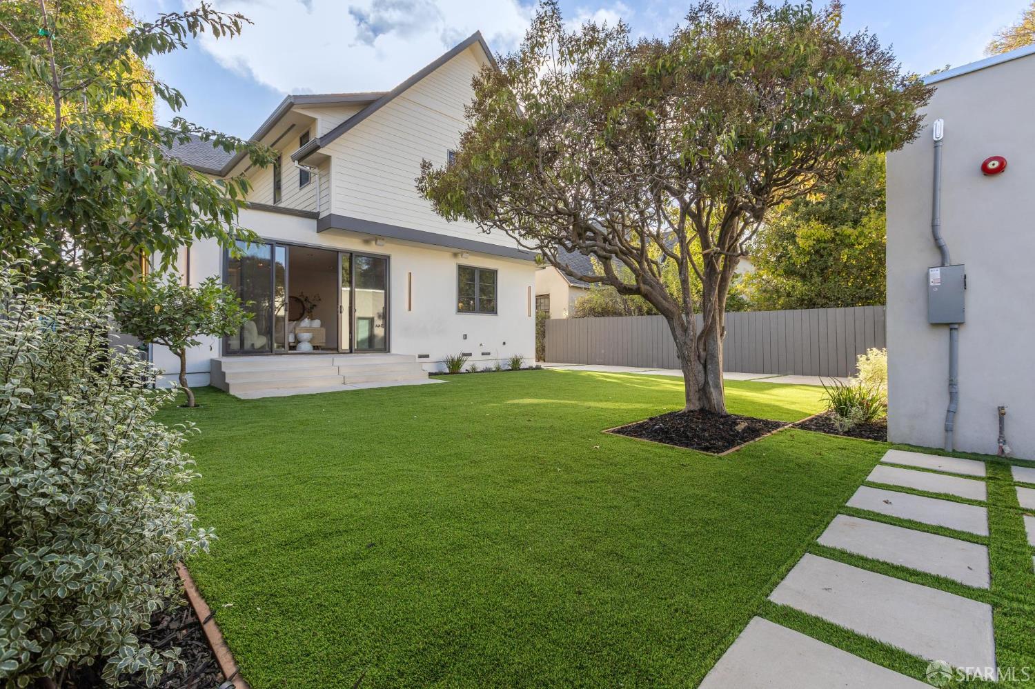 Detail Gallery Image 35 of 43 For 14 Channing Rd, Burlingame,  CA 94010 - 4 Beds | 4/1 Baths