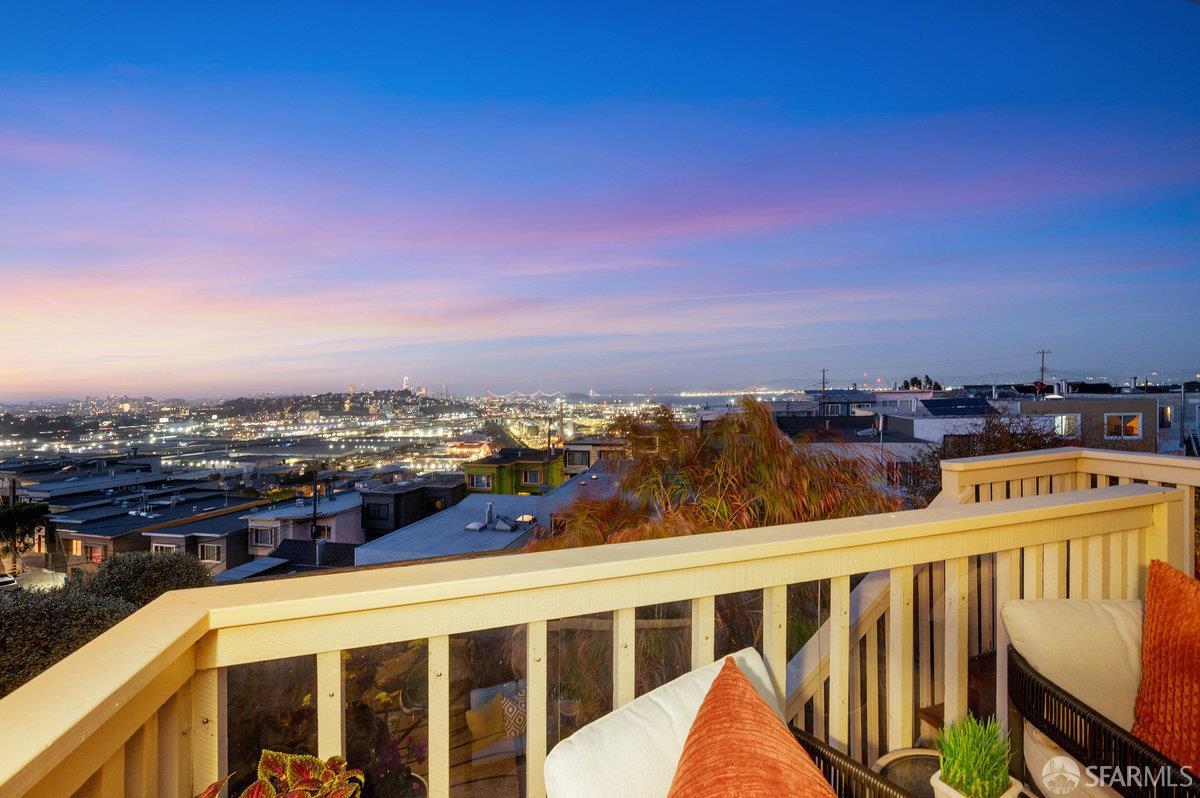 Detail Gallery Image 6 of 50 For 200 Bayview Cir, San Francisco,  CA 94124 - 3 Beds | 2/1 Baths