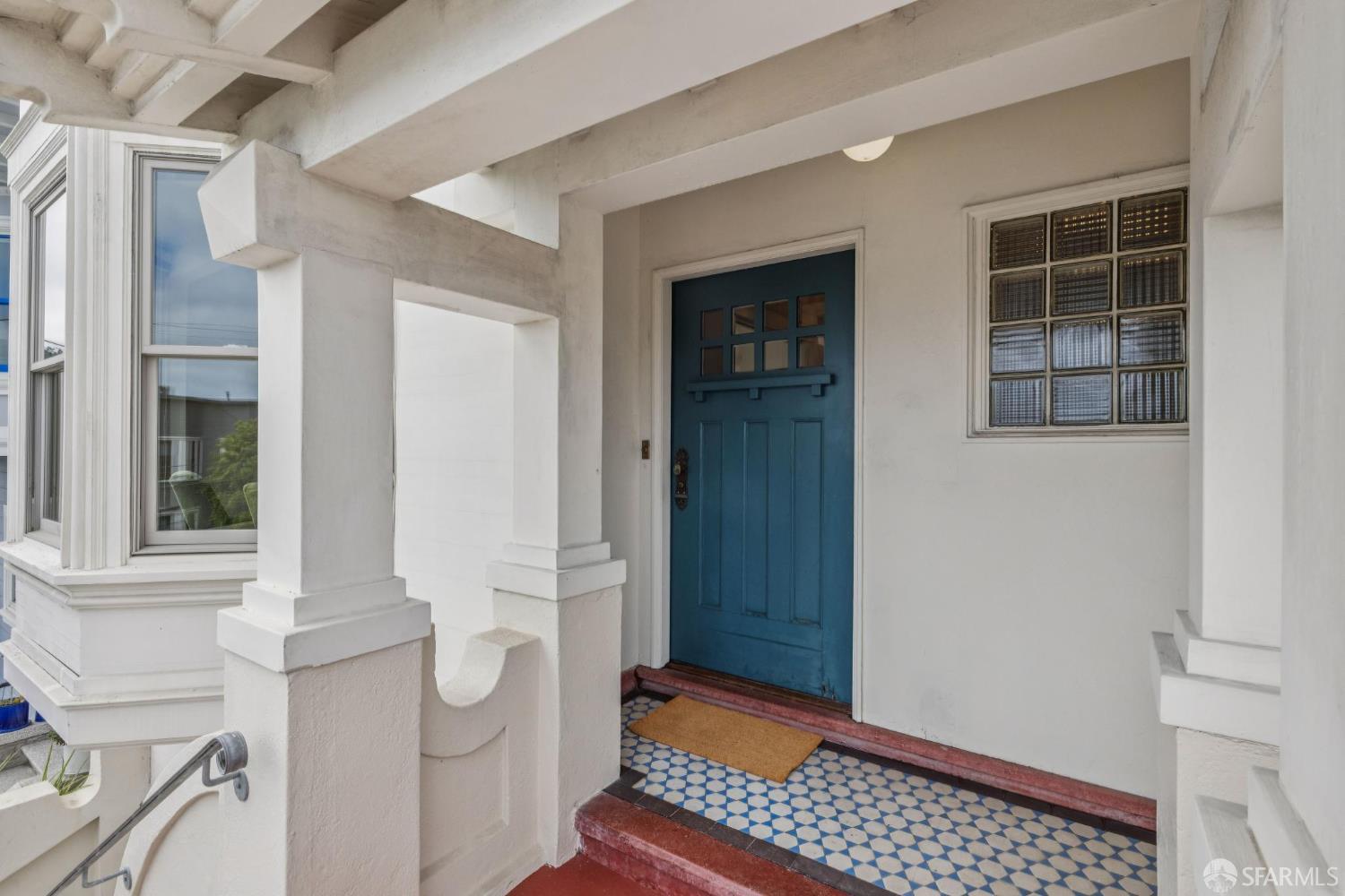 Detail Gallery Image 3 of 40 For 212 Hoffman Ave, San Francisco,  CA 94114 - 5 Beds | 2 Baths