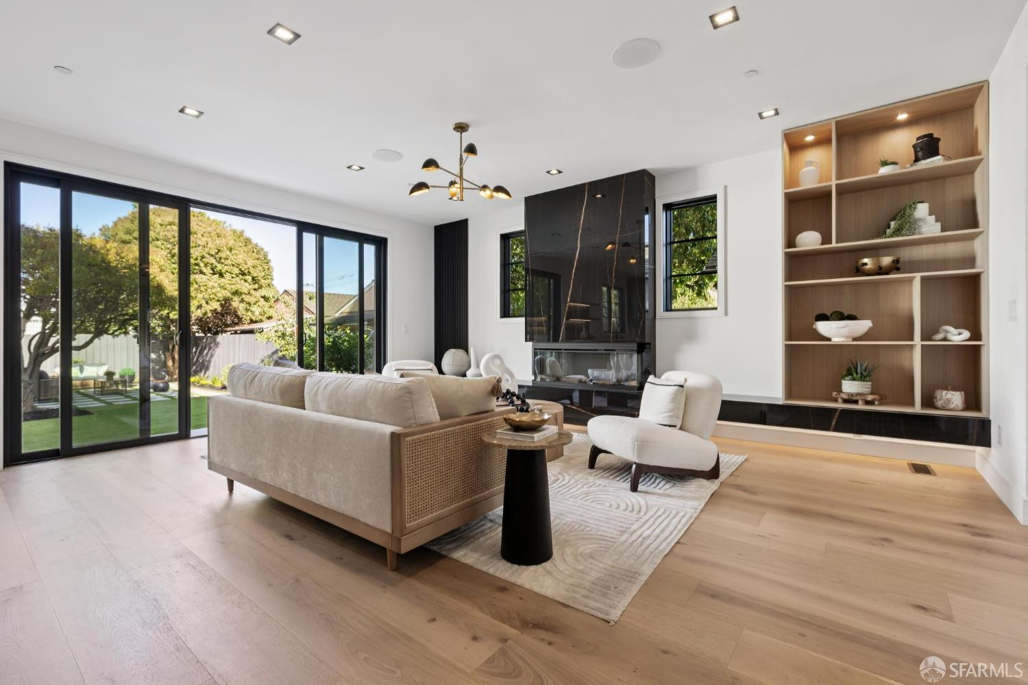 Detail Gallery Image 10 of 43 For 14 Channing Rd, Burlingame,  CA 94010 - 4 Beds | 4/1 Baths