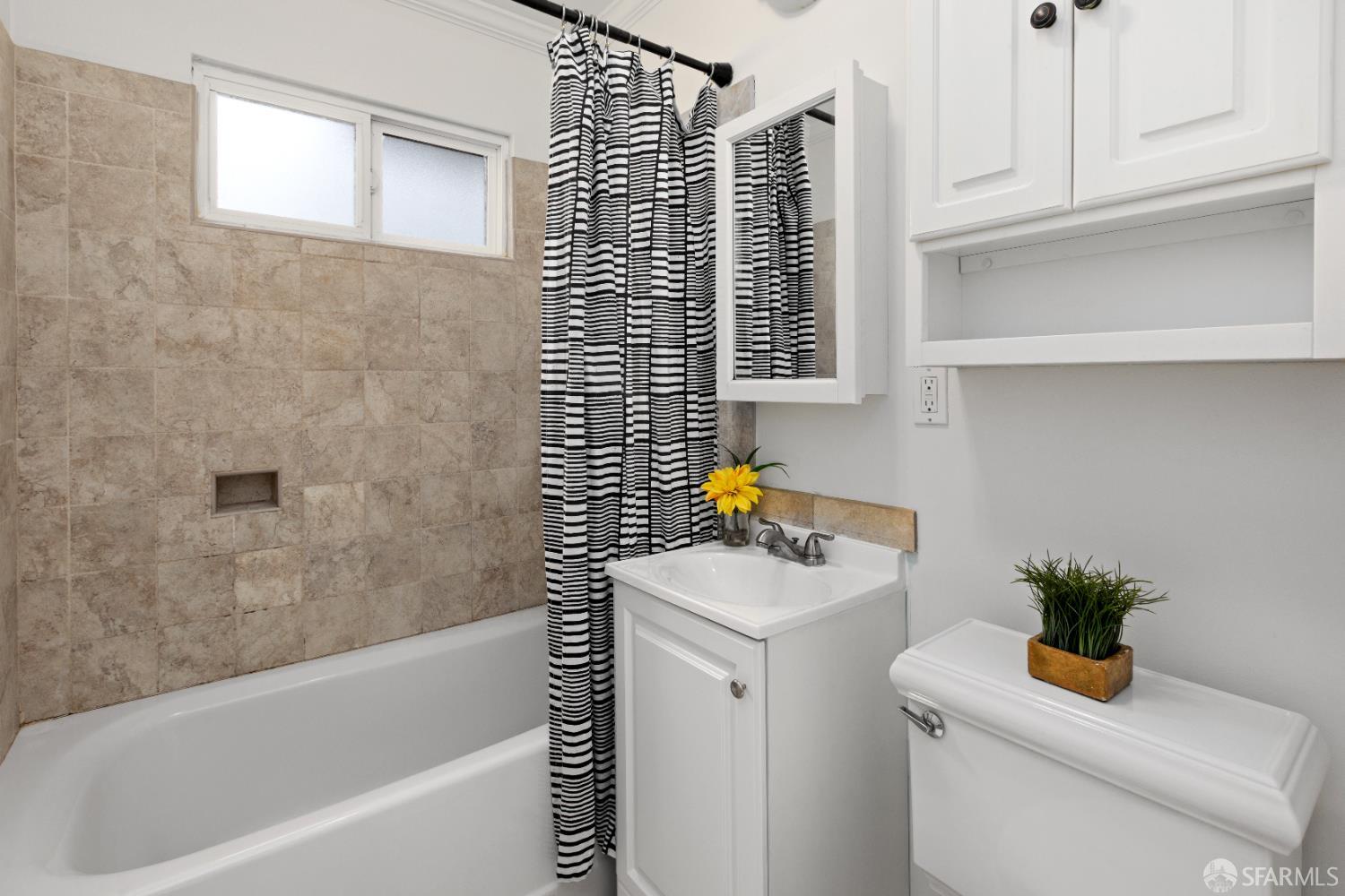 Detail Gallery Image 8 of 22 For 540 Dolphin Dr, Pacifica,  CA 94044 - 3 Beds | 1 Baths