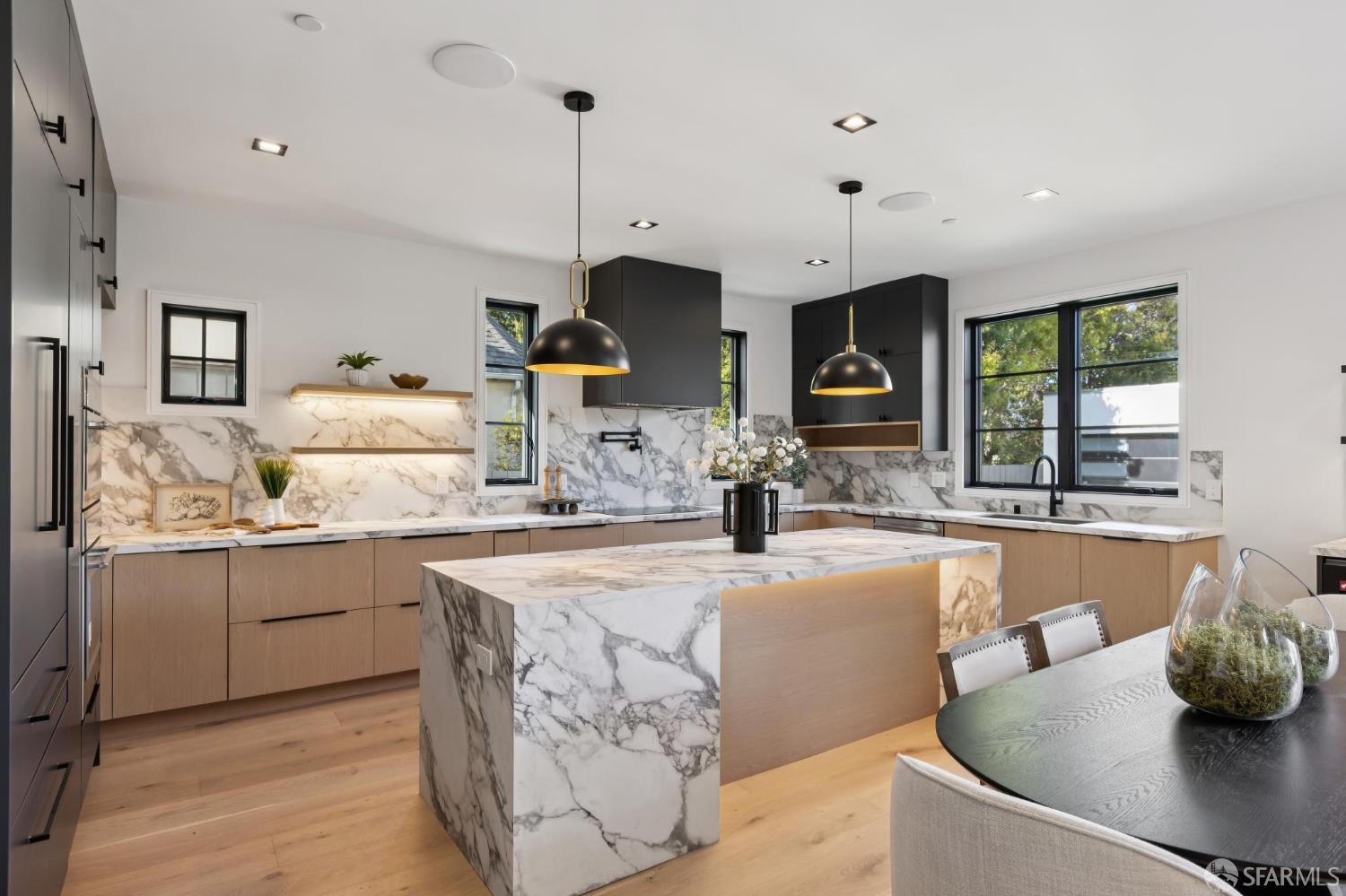 Detail Gallery Image 18 of 43 For 14 Channing Rd, Burlingame,  CA 94010 - 4 Beds | 4/1 Baths