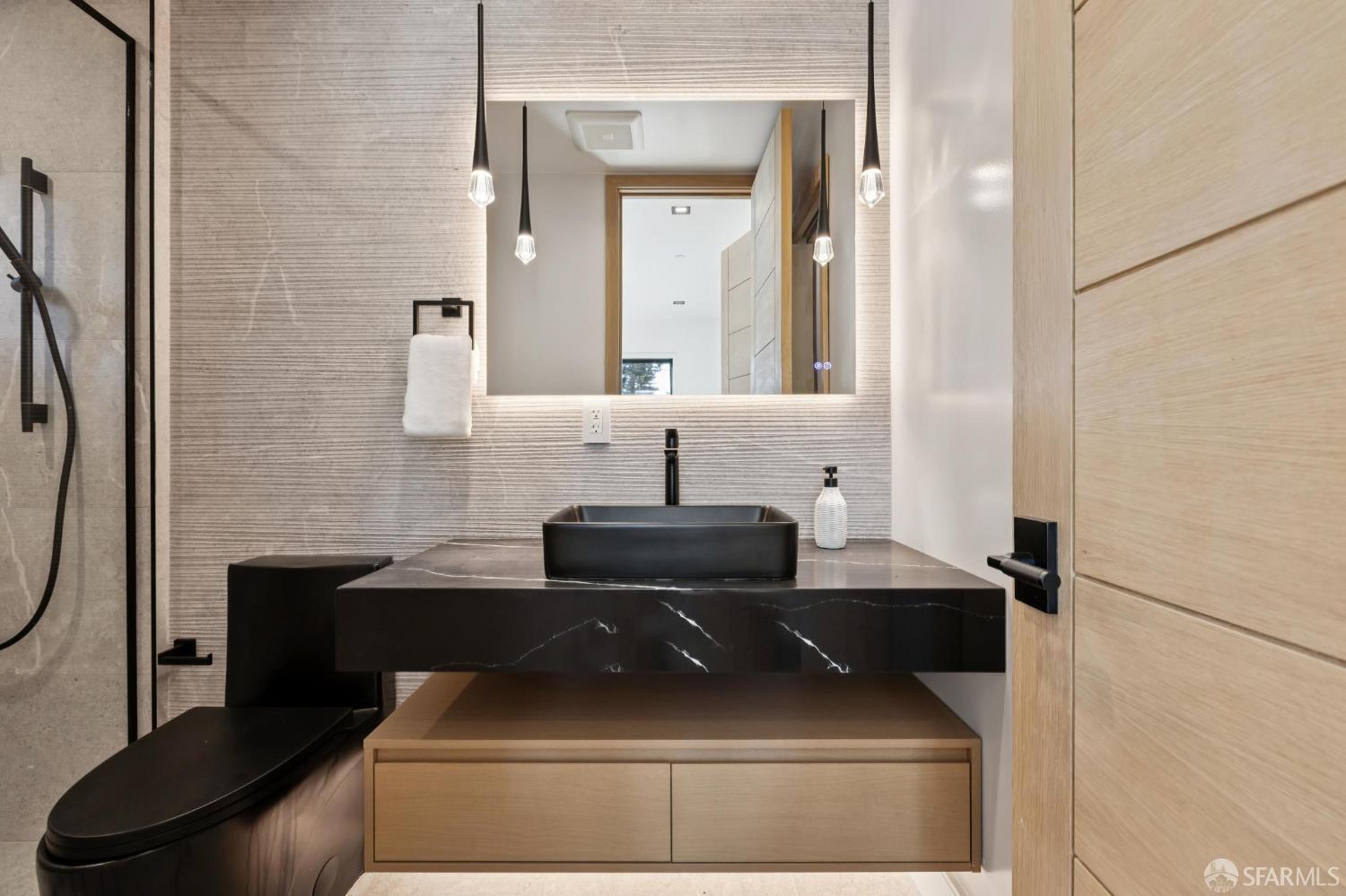 Detail Gallery Image 22 of 43 For 14 Channing Rd, Burlingame,  CA 94010 - 4 Beds | 4/1 Baths