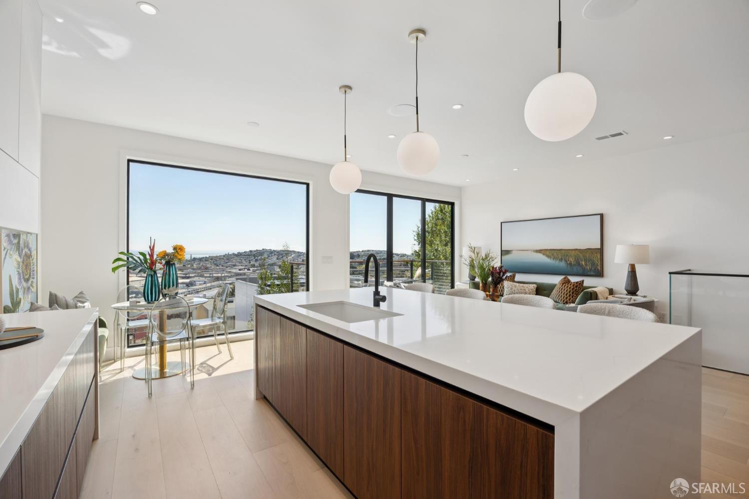 Detail Gallery Image 9 of 25 For 71 Bradford St, San Francisco,  CA 94110 - 4 Beds | 3 Baths