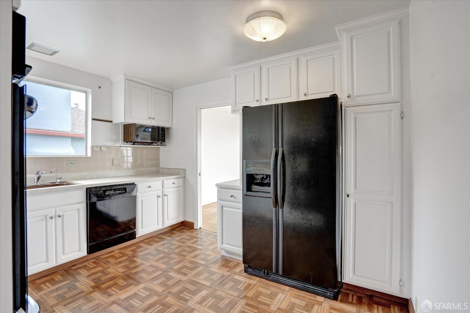 Detail Gallery Image 18 of 46 For 77 Crestmont Dr, San Francisco,  CA 94131 - 2 Beds | 2 Baths