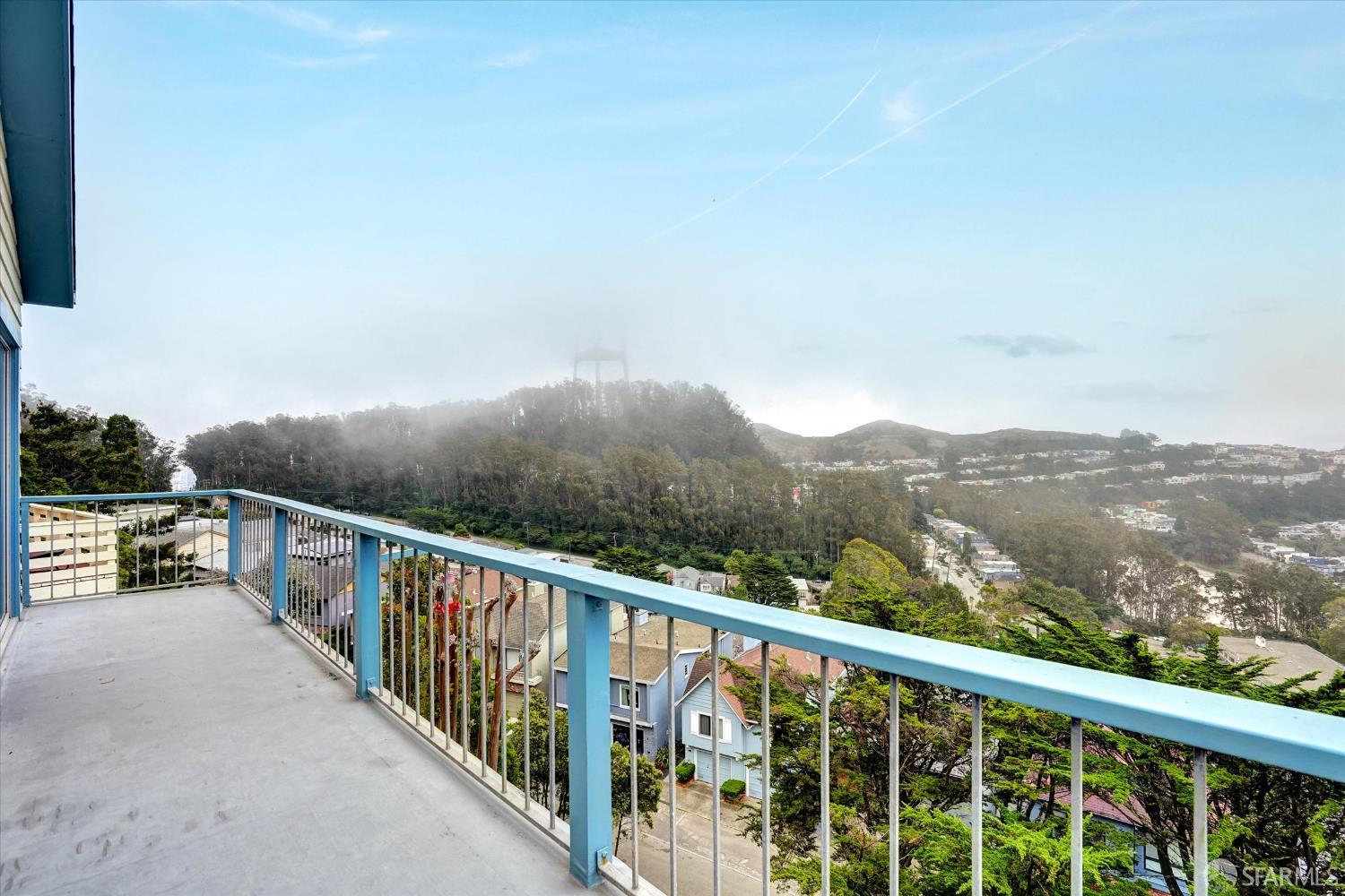 Detail Gallery Image 13 of 46 For 77 Crestmont Dr, San Francisco,  CA 94131 - 2 Beds | 2 Baths