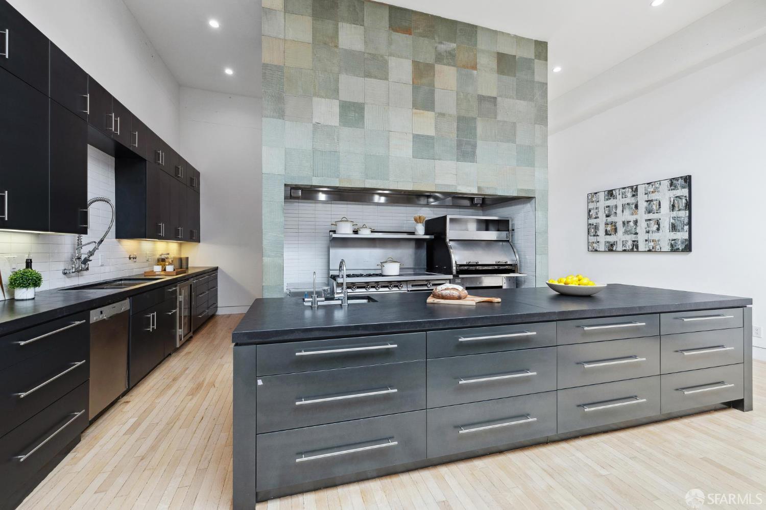 Detail Gallery Image 17 of 80 For 2232 Bush St, San Francisco,  CA 94115 - 3 Beds | 3/1 Baths