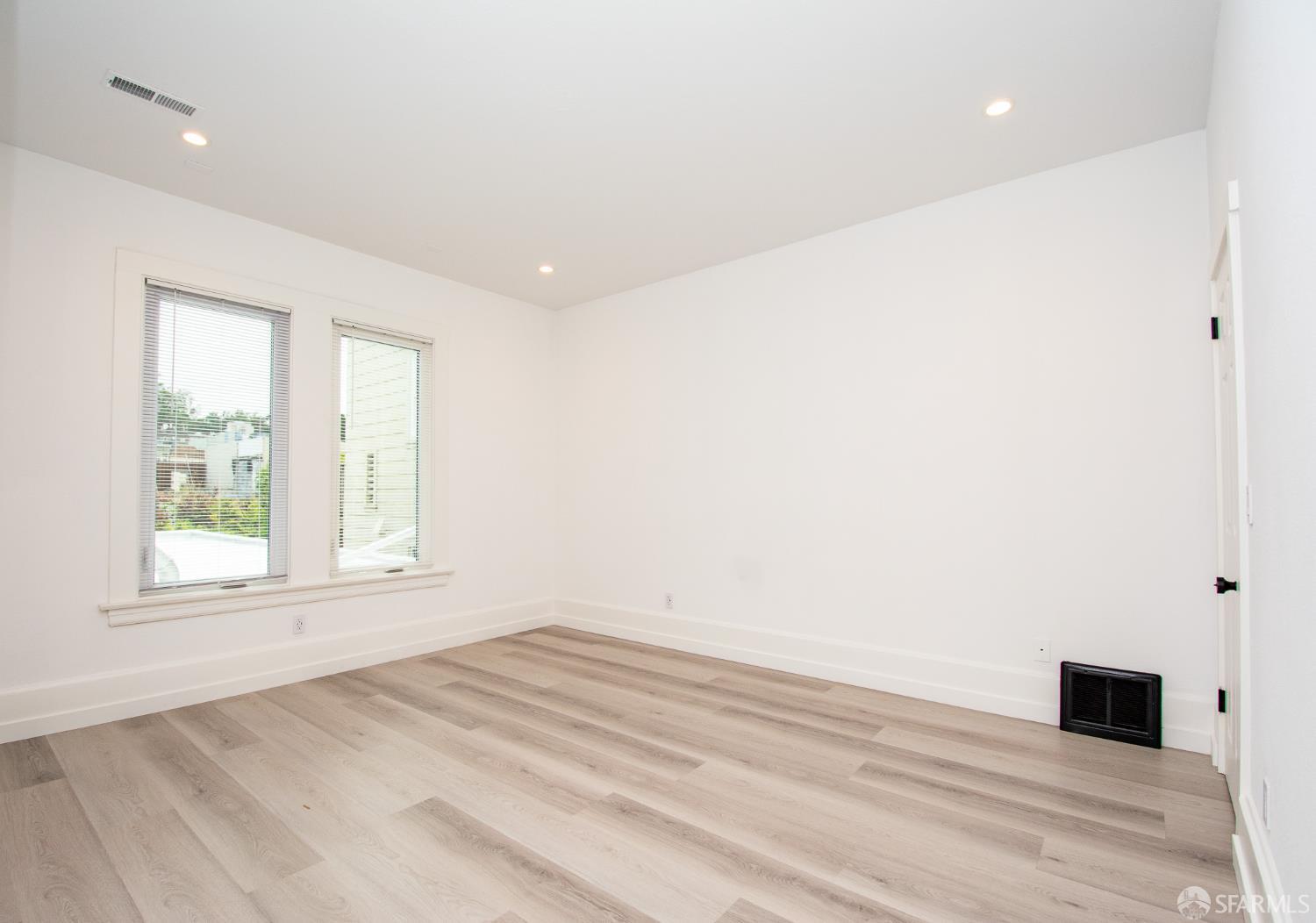 Detail Gallery Image 5 of 9 For 2823 Golden Gate Ave, San Francisco,  CA 94118 - 2 Beds | 1 Baths