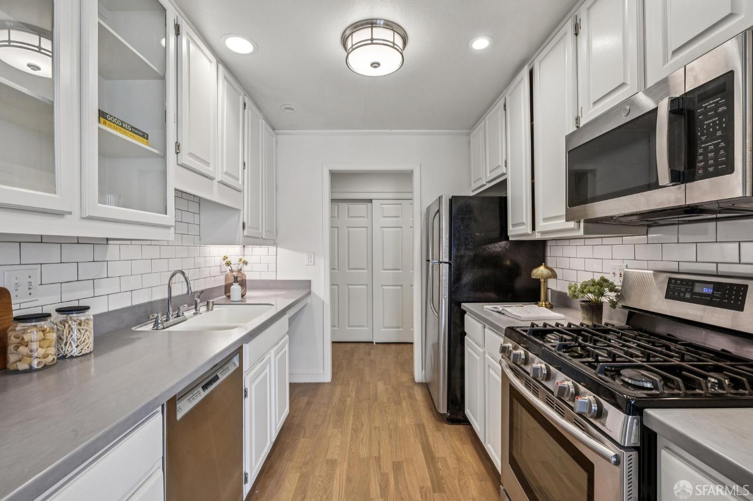 Detail Gallery Image 9 of 32 For 700 Fell St #5,  San Francisco,  CA 94117 - 2 Beds | 2 Baths