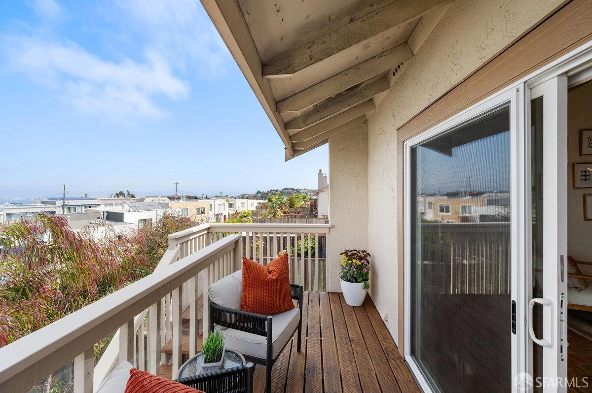 Detail Gallery Image 7 of 50 For 200 Bayview Cir, San Francisco,  CA 94124 - 3 Beds | 2/1 Baths