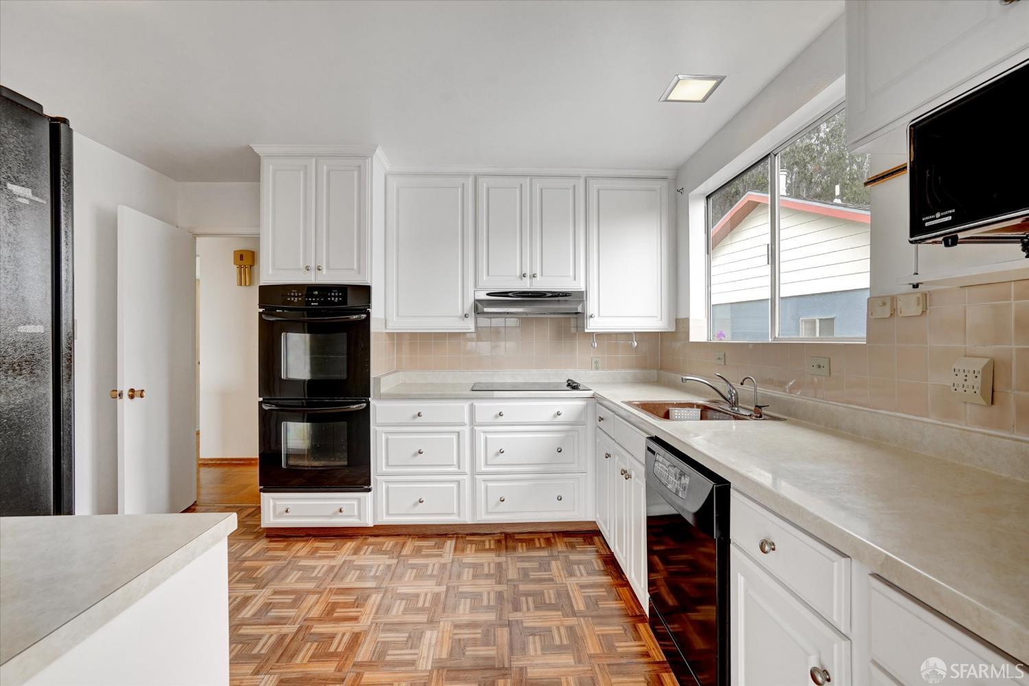 Detail Gallery Image 16 of 46 For 77 Crestmont Dr, San Francisco,  CA 94131 - 2 Beds | 2 Baths