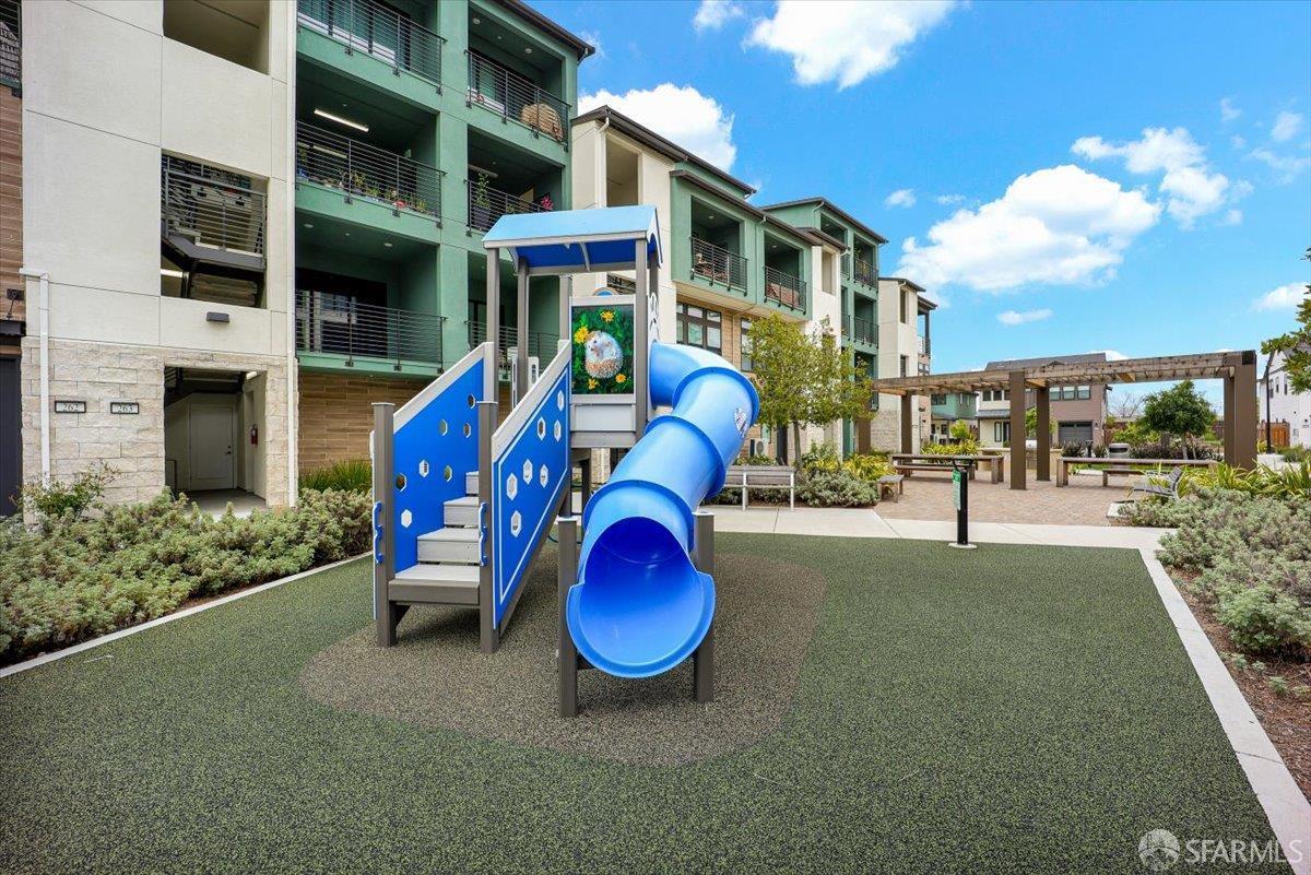 Detail Gallery Image 49 of 59 For 210 Waters Park Cir #204,  San Mateo,  CA 94403 - 3 Beds | 2 Baths