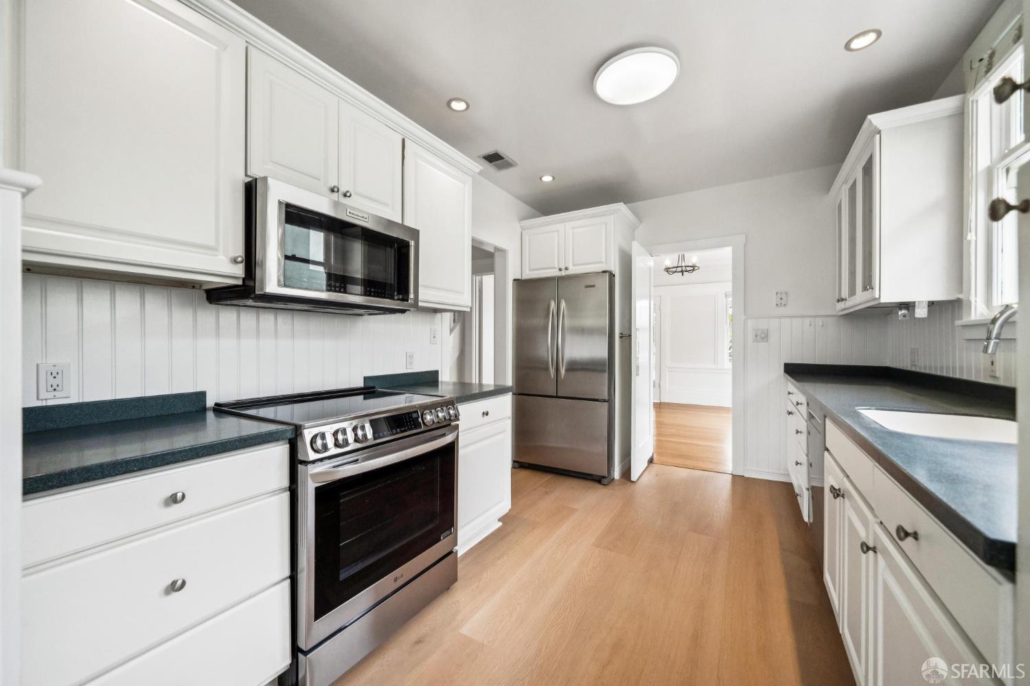 Detail Gallery Image 12 of 47 For 420 Miramar Ave, San Francisco,  CA 94112 - 3 Beds | 2 Baths