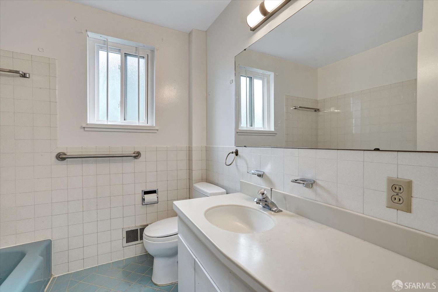 Detail Gallery Image 25 of 46 For 77 Crestmont Dr, San Francisco,  CA 94131 - 2 Beds | 2 Baths
