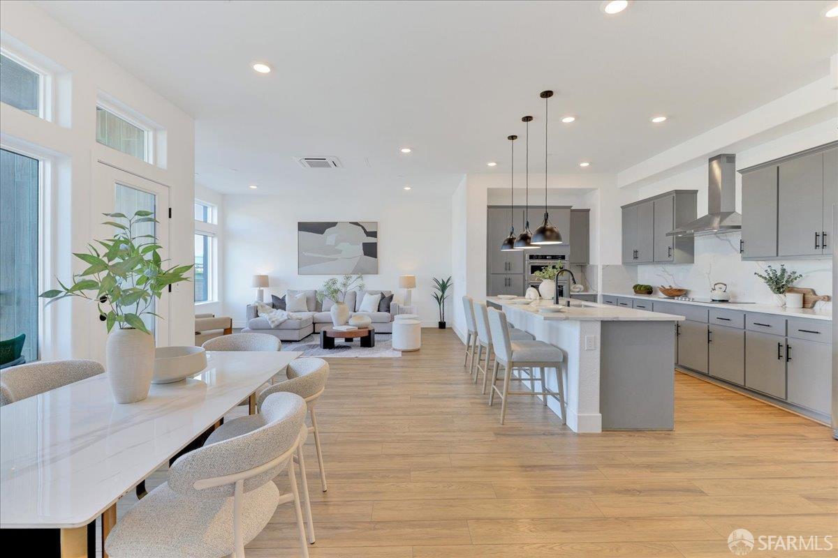 Detail Gallery Image 8 of 59 For 210 Waters Park Cir #204,  San Mateo,  CA 94403 - 3 Beds | 2 Baths