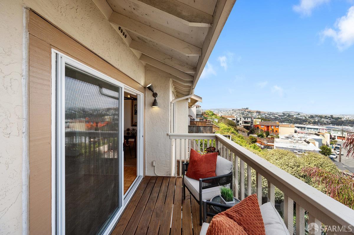 Detail Gallery Image 9 of 50 For 200 Bayview Cir, San Francisco,  CA 94124 - 3 Beds | 2/1 Baths