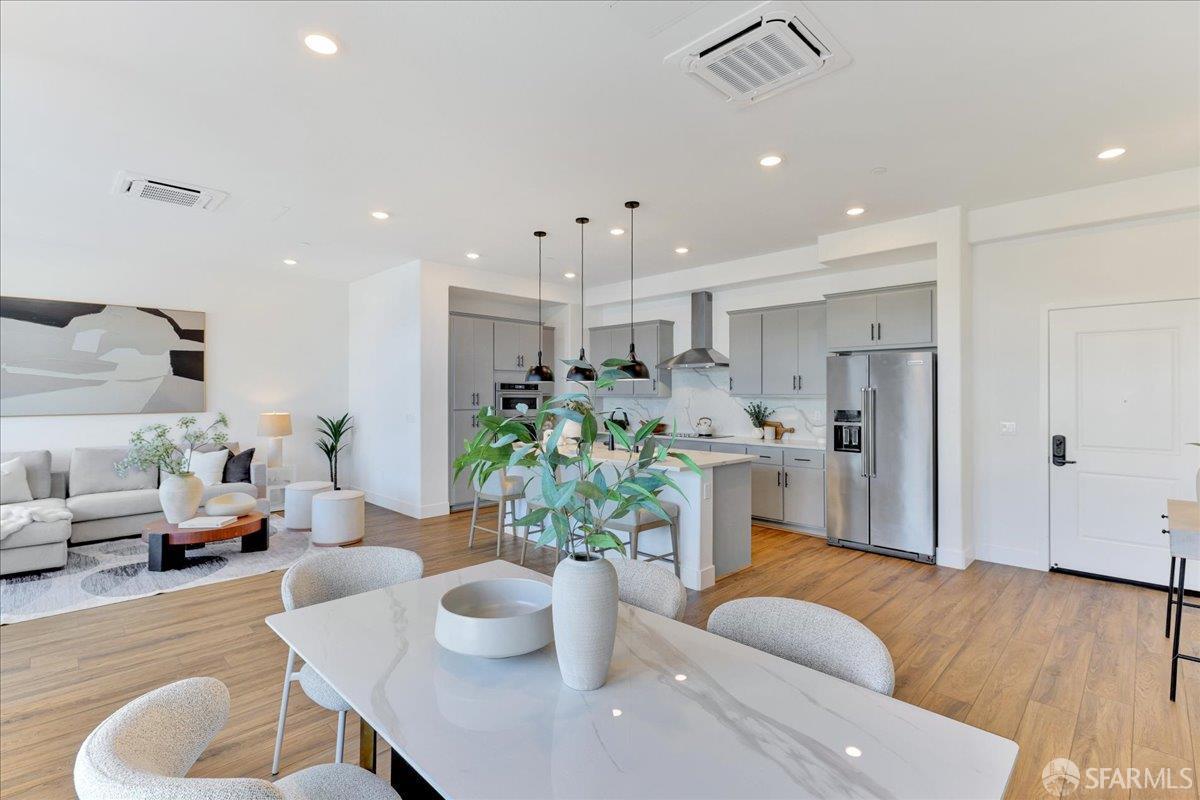 Detail Gallery Image 21 of 59 For 210 Waters Park Cir #204,  San Mateo,  CA 94403 - 3 Beds | 2 Baths