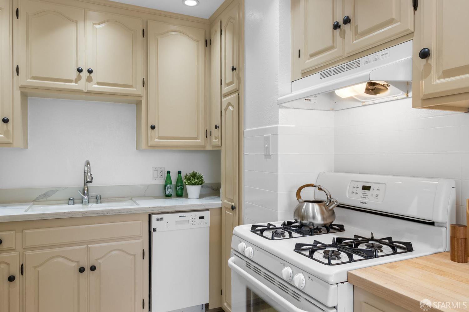 Detail Gallery Image 19 of 51 For 494 La Grande Ave, San Francisco,  CA 94112 - 3 Beds | 1 Baths