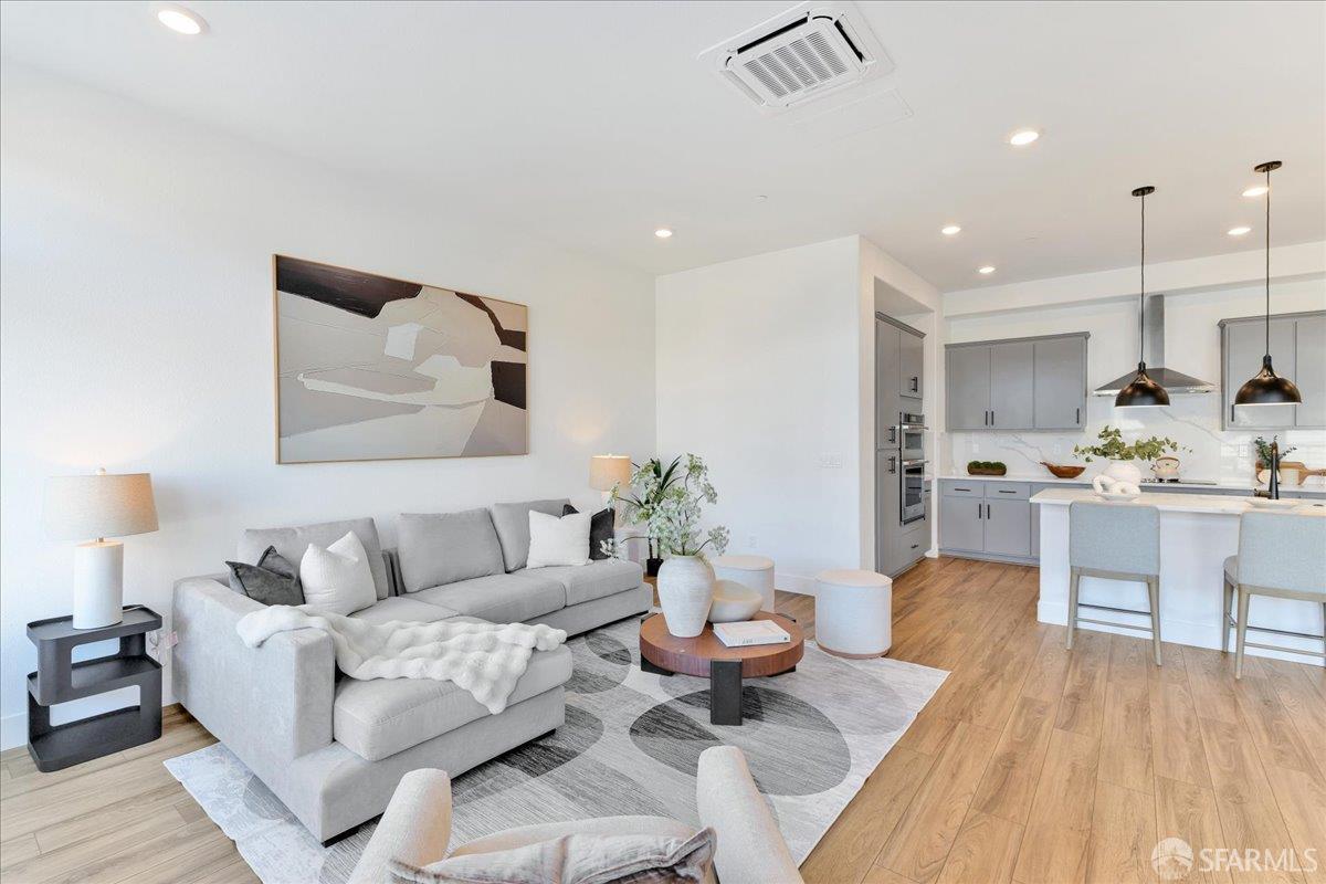 Detail Gallery Image 15 of 59 For 210 Waters Park Cir #204,  San Mateo,  CA 94403 - 3 Beds | 2 Baths