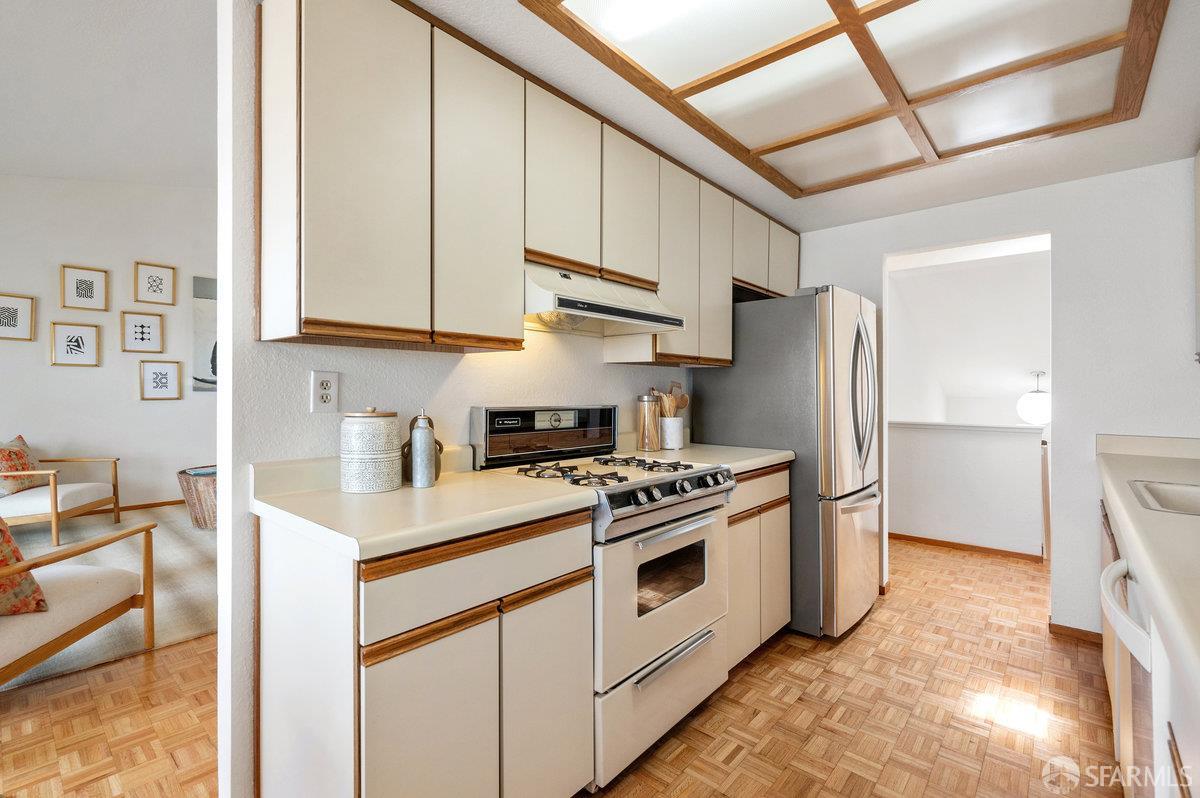 Detail Gallery Image 16 of 50 For 200 Bayview Cir, San Francisco,  CA 94124 - 3 Beds | 2/1 Baths