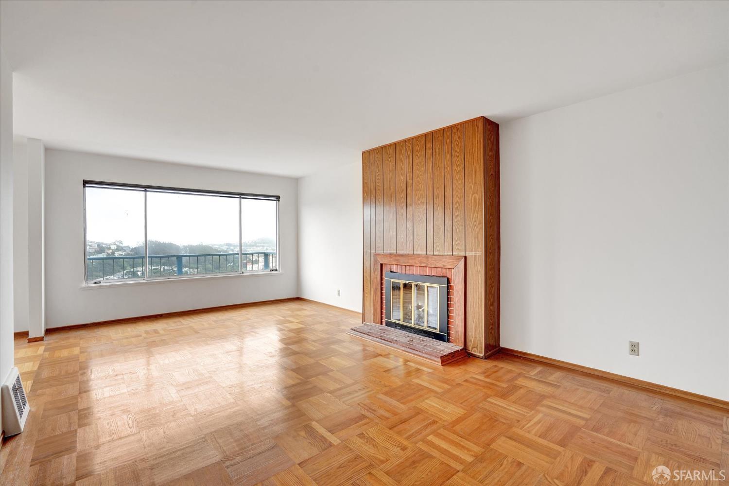 Detail Gallery Image 5 of 46 For 77 Crestmont Dr, San Francisco,  CA 94131 - 2 Beds | 2 Baths