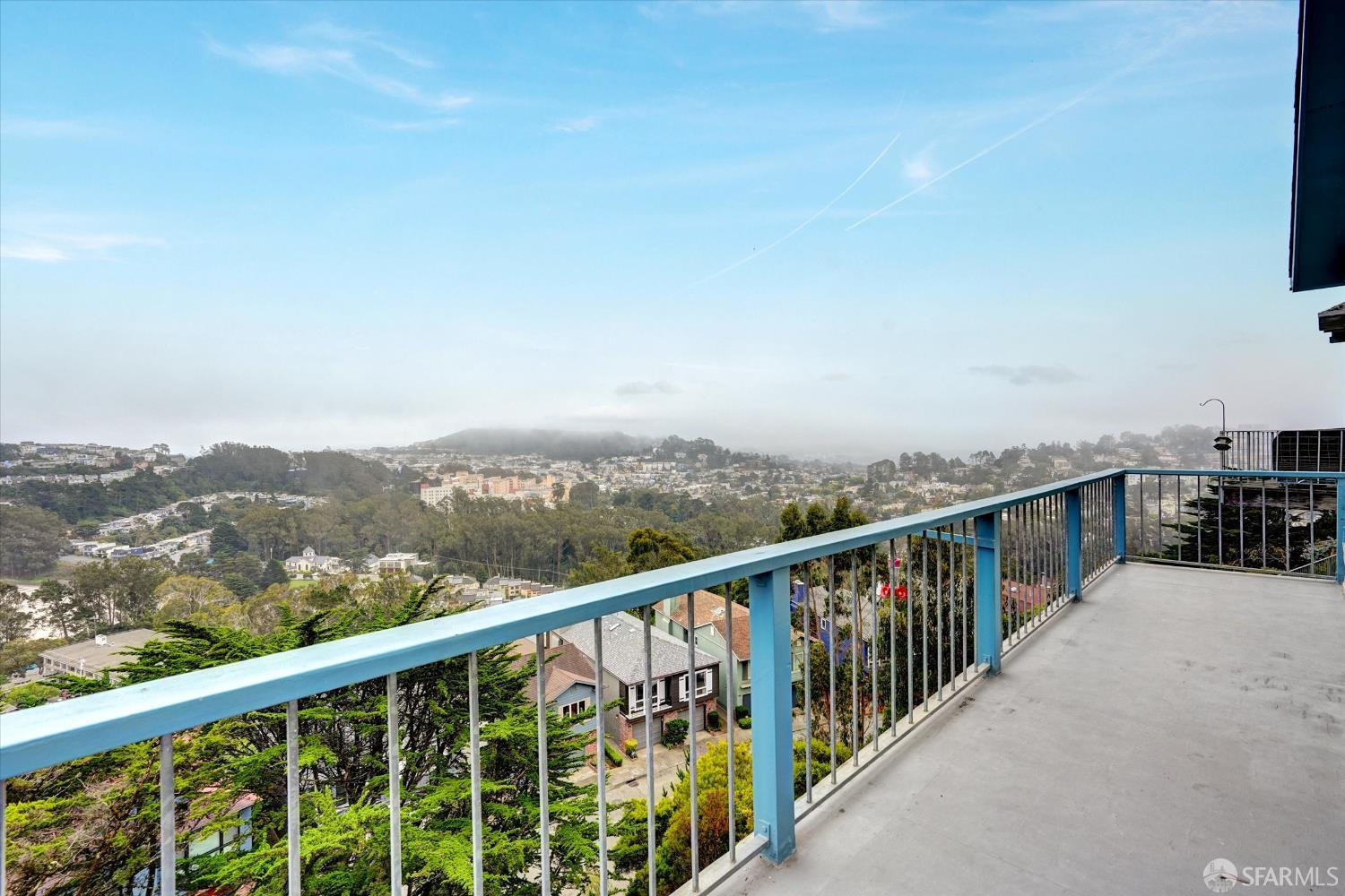 Detail Gallery Image 14 of 46 For 77 Crestmont Dr, San Francisco,  CA 94131 - 2 Beds | 2 Baths