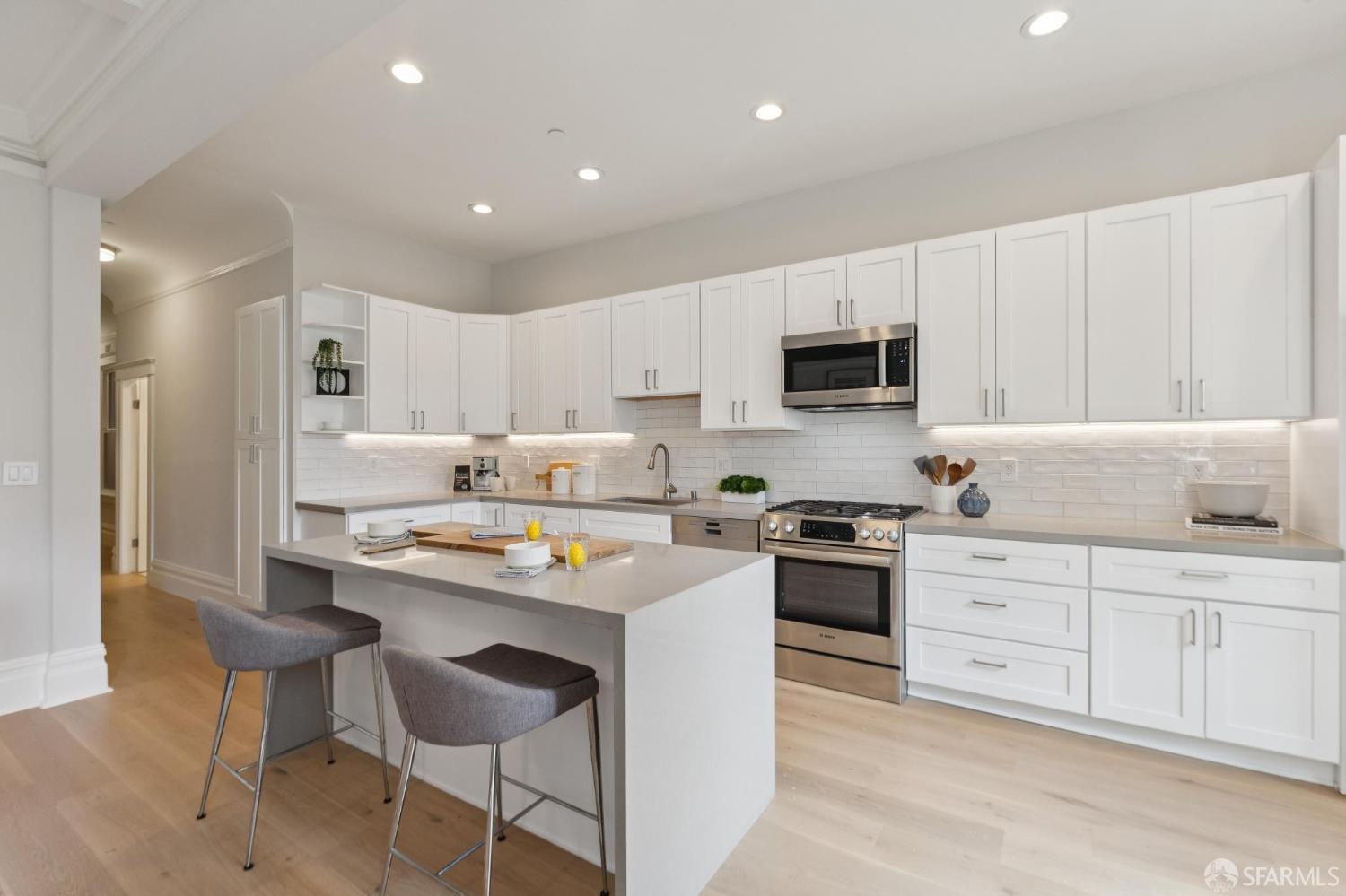 Photo #3: 425073655 Listing 