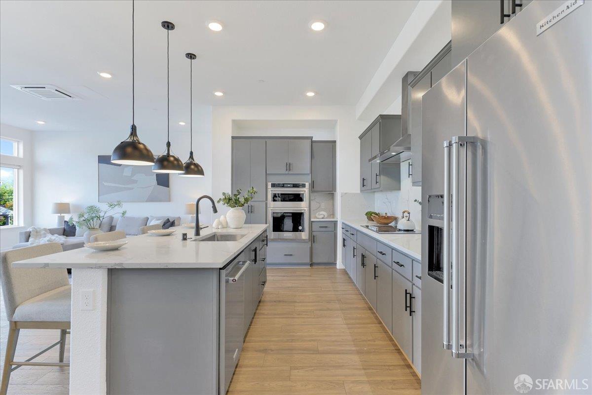 Detail Gallery Image 9 of 59 For 210 Waters Park Cir #204,  San Mateo,  CA 94403 - 3 Beds | 2 Baths