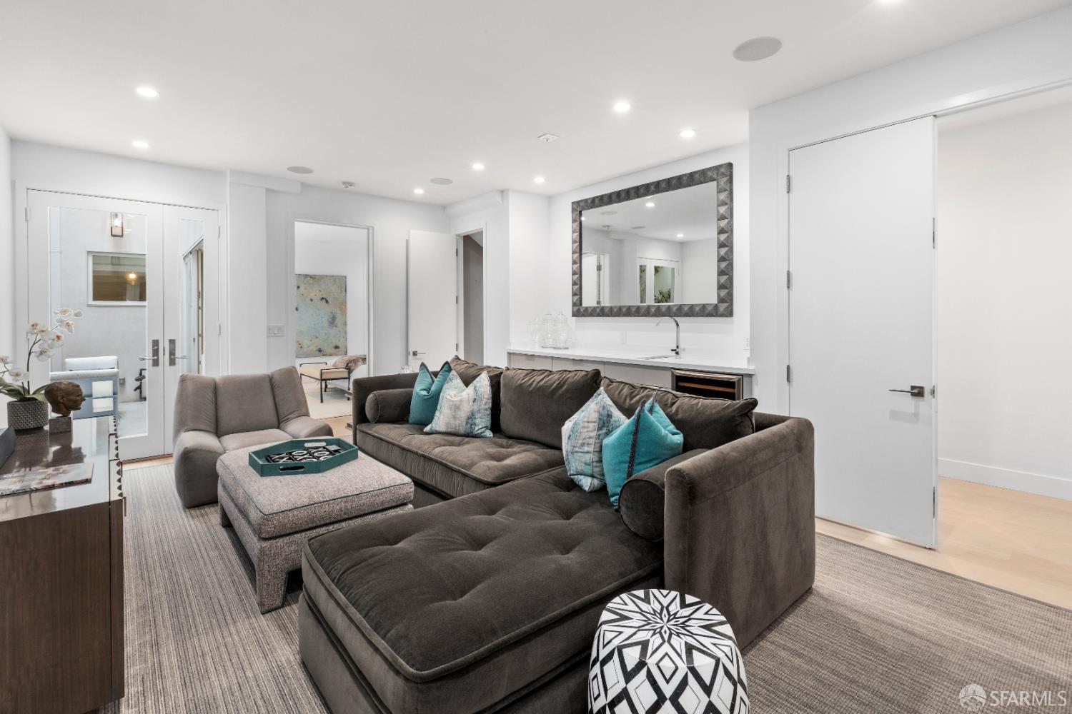 Detail Gallery Image 58 of 79 For 2215 California St, San Francisco,  CA 94115 - 5 Beds | 4/2 Baths