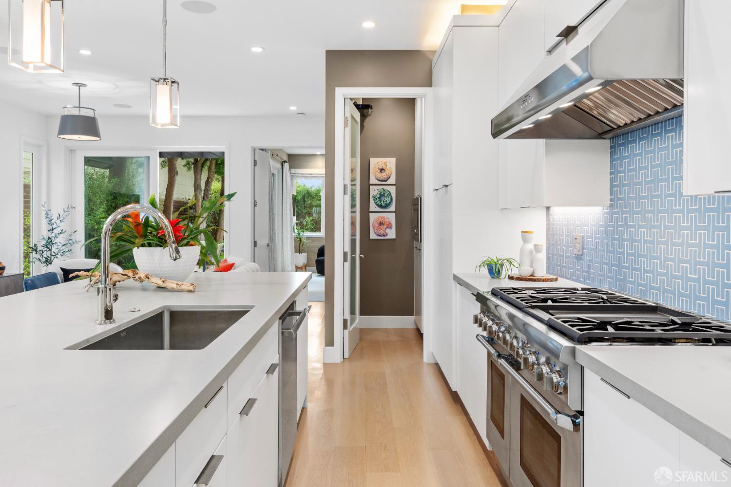 Detail Gallery Image 16 of 79 For 2215 California St, San Francisco,  CA 94115 - 5 Beds | 4/2 Baths