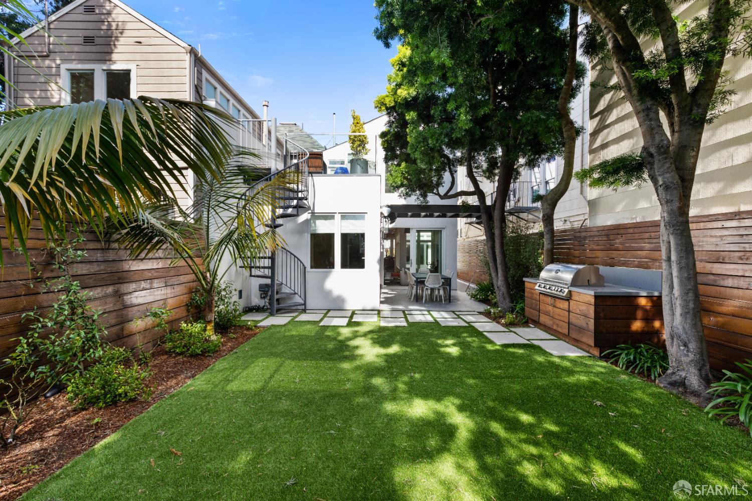 Detail Gallery Image 25 of 79 For 2215 California St, San Francisco,  CA 94115 - 5 Beds | 4/2 Baths