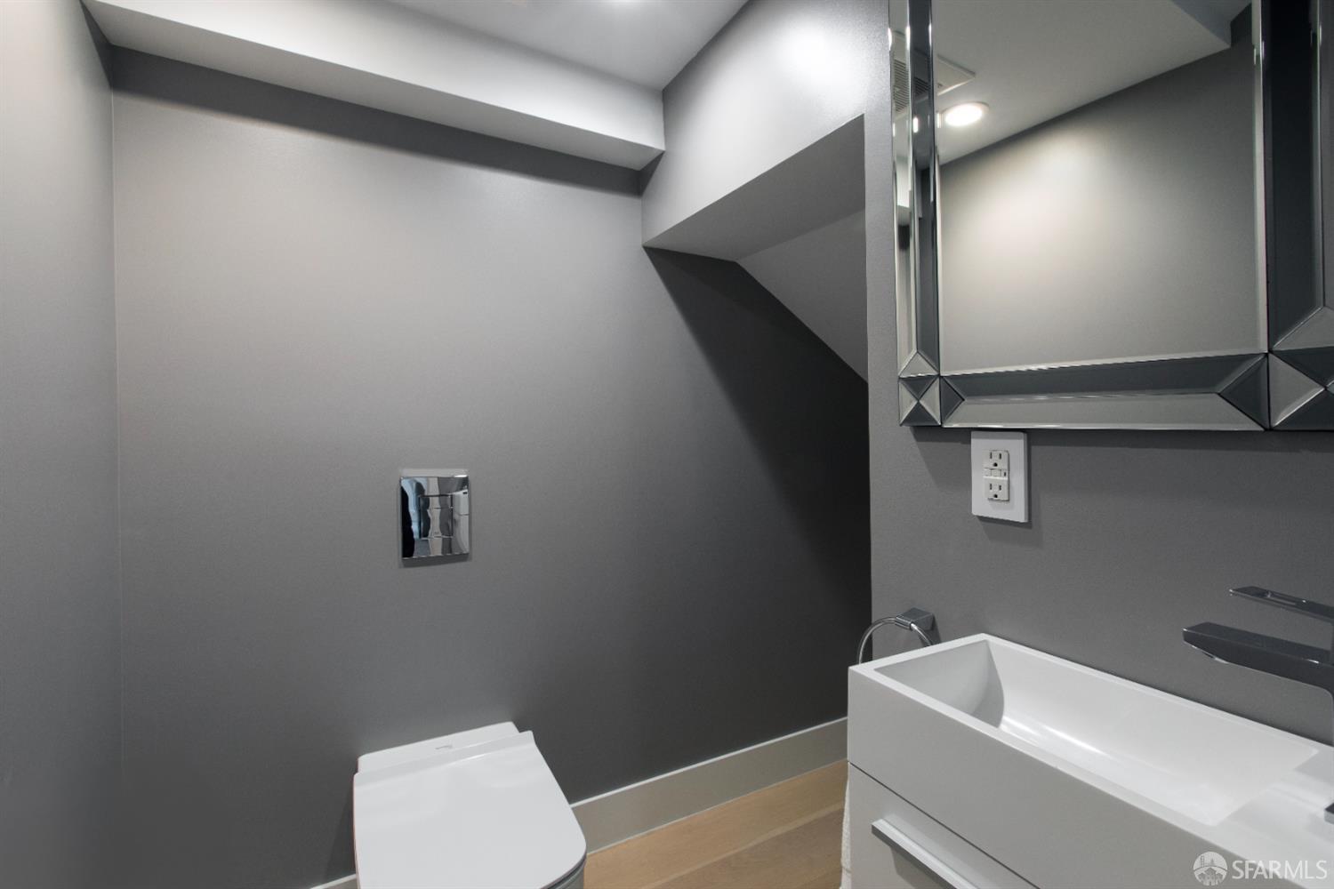 Detail Gallery Image 60 of 79 For 2215 California St, San Francisco,  CA 94115 - 5 Beds | 4/2 Baths