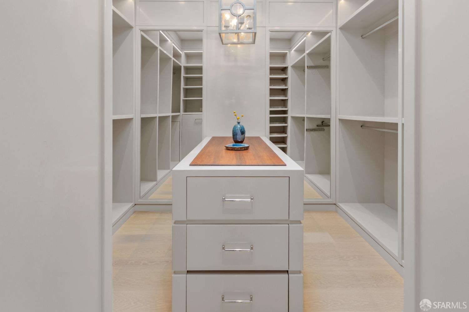 Detail Gallery Image 41 of 79 For 2215 California St, San Francisco,  CA 94115 - 5 Beds | 4/2 Baths