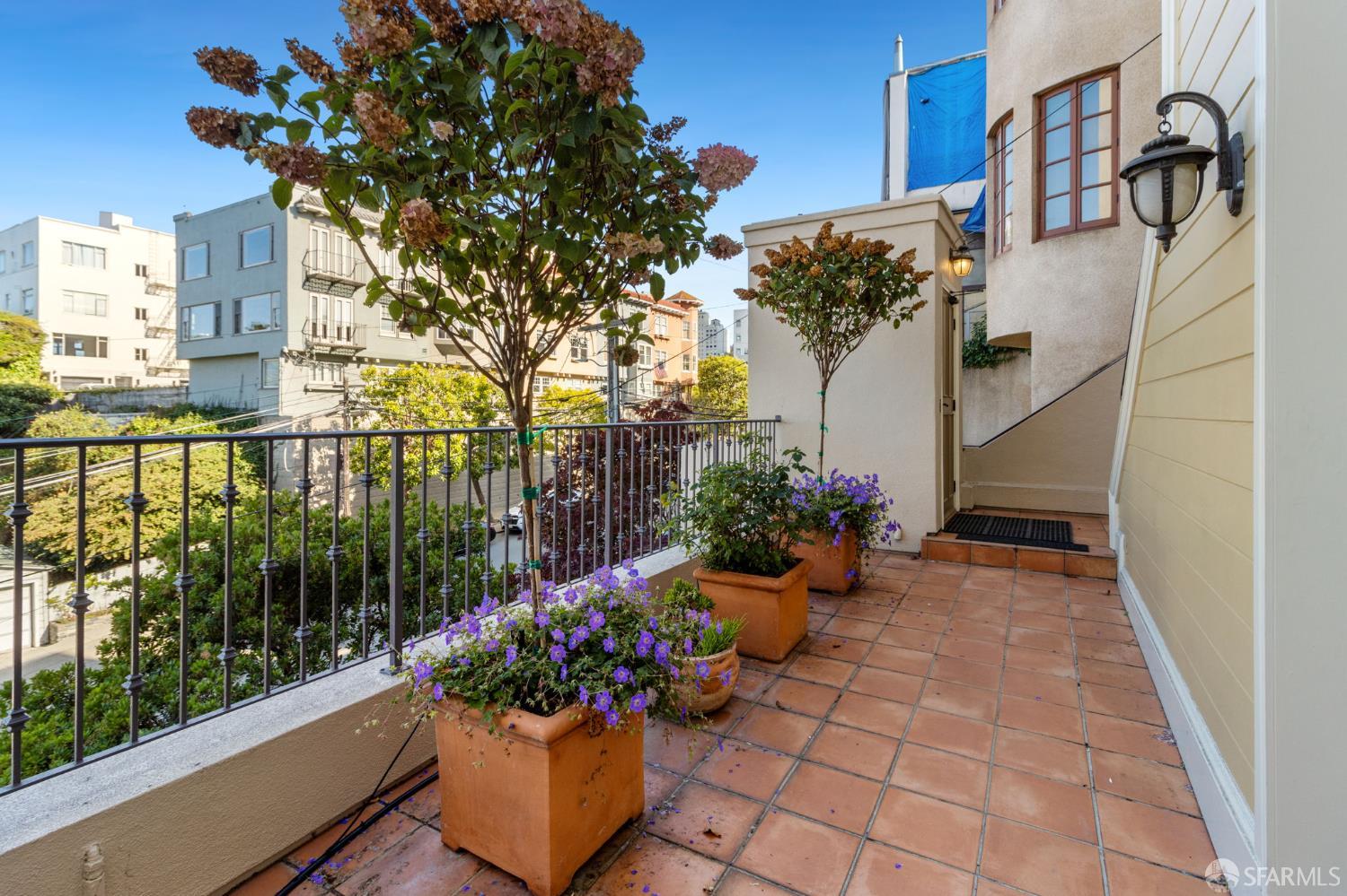 Detail Gallery Image 52 of 58 For 2341 Leavenworth St, San Francisco,  CA 94133 - 4 Beds | 4 Baths