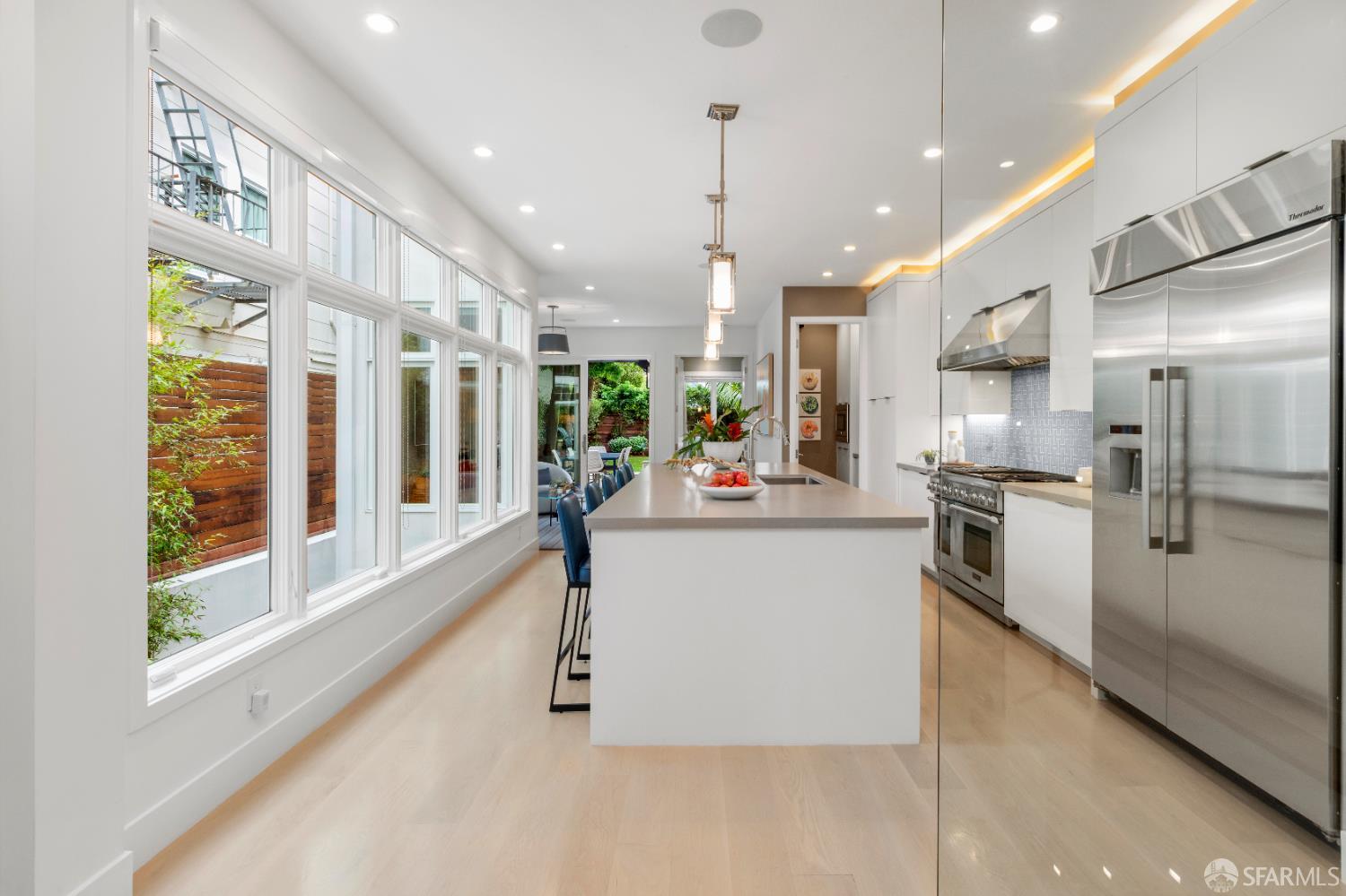Detail Gallery Image 14 of 79 For 2215 California St, San Francisco,  CA 94115 - 5 Beds | 4/2 Baths