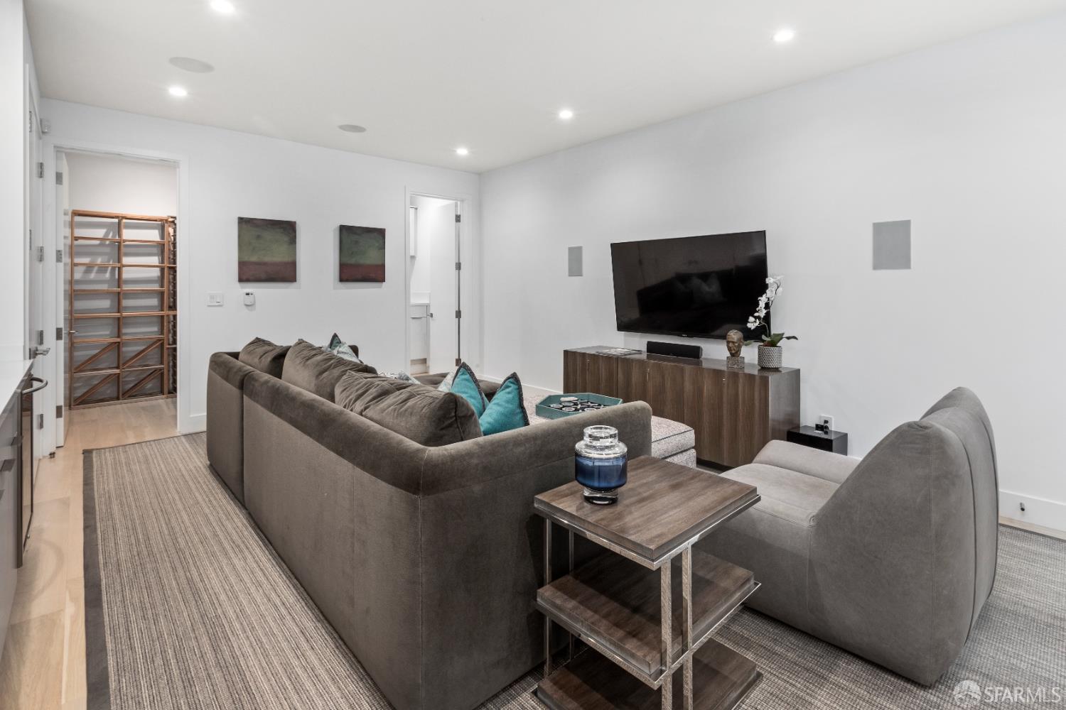 Detail Gallery Image 62 of 79 For 2215 California St, San Francisco,  CA 94115 - 5 Beds | 4/2 Baths