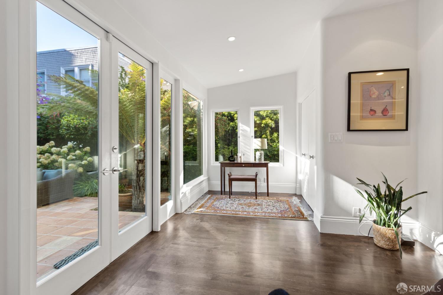 Detail Gallery Image 12 of 58 For 2341 Leavenworth St, San Francisco,  CA 94133 - 4 Beds | 4 Baths
