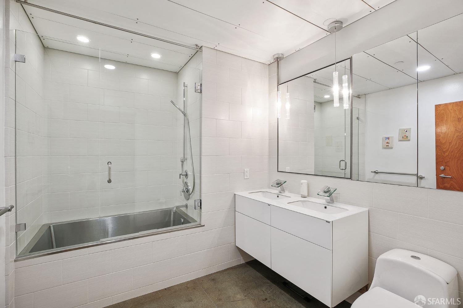 Photo #16: 425073743 Listing: Photo #16