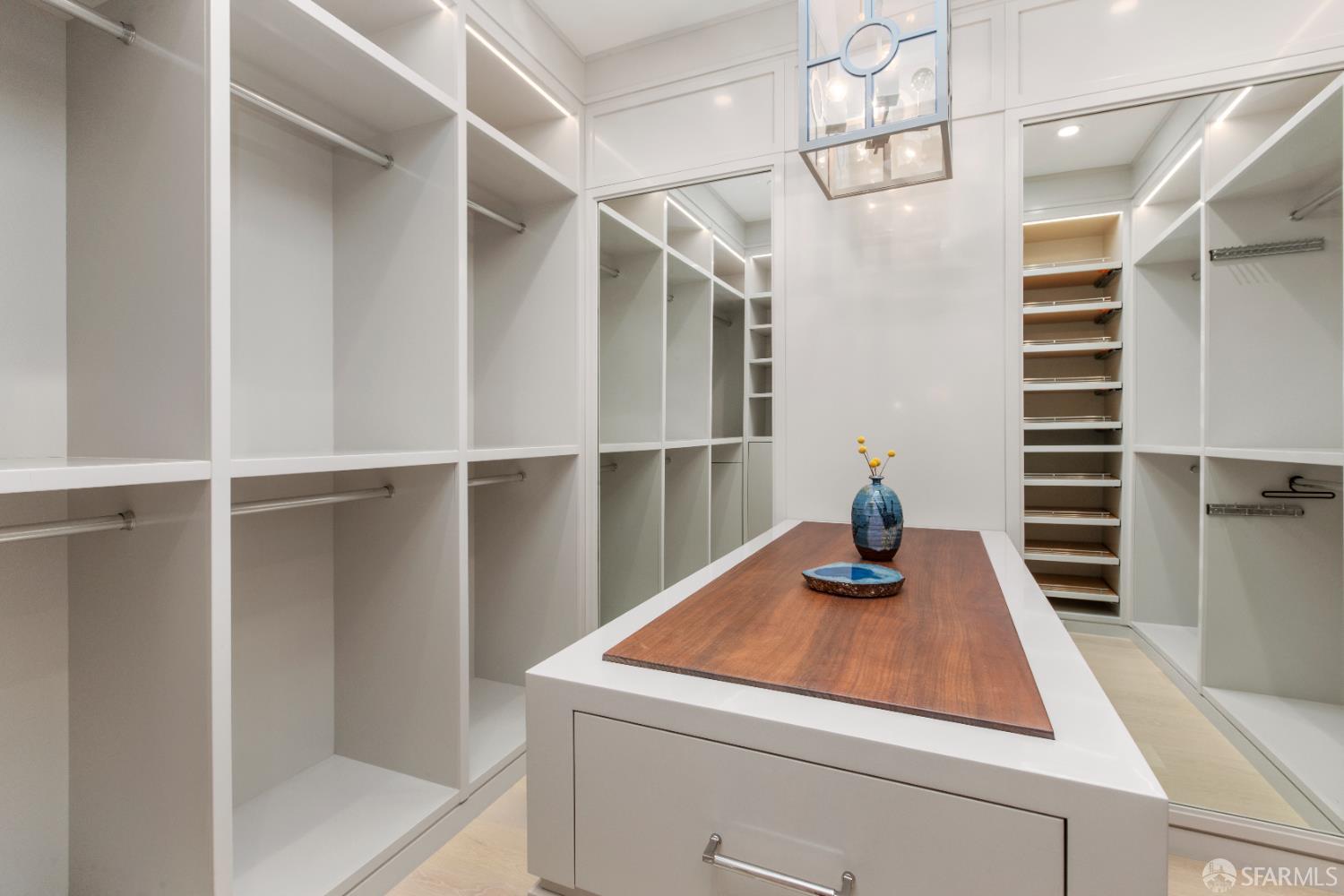 Detail Gallery Image 42 of 79 For 2215 California St, San Francisco,  CA 94115 - 5 Beds | 4/2 Baths