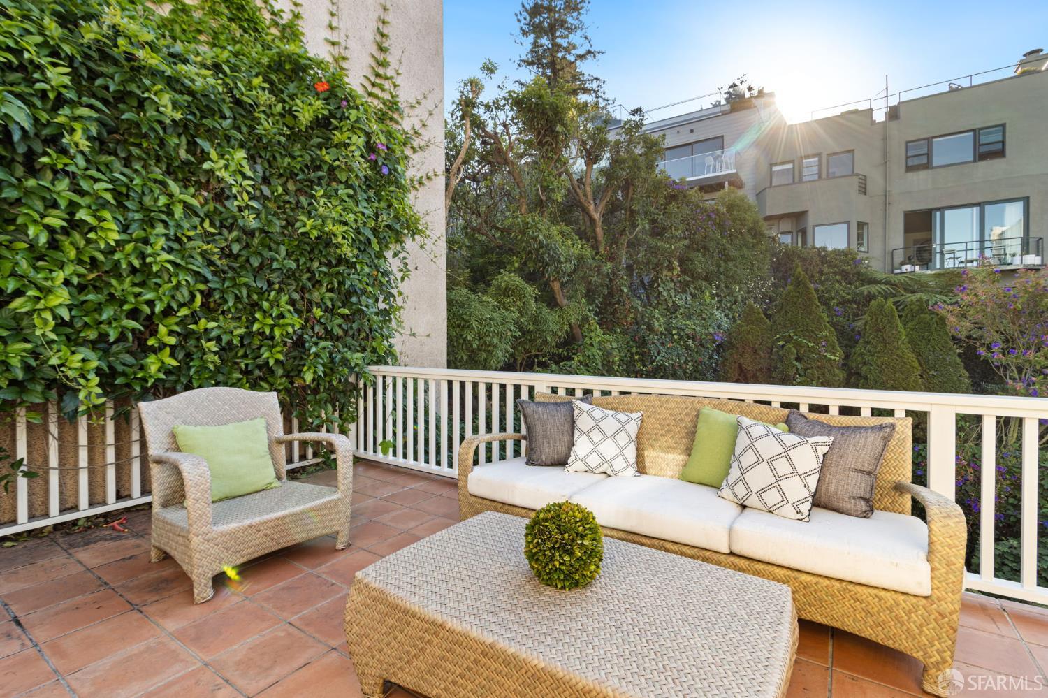 Detail Gallery Image 35 of 58 For 2341 Leavenworth St, San Francisco,  CA 94133 - 4 Beds | 4 Baths