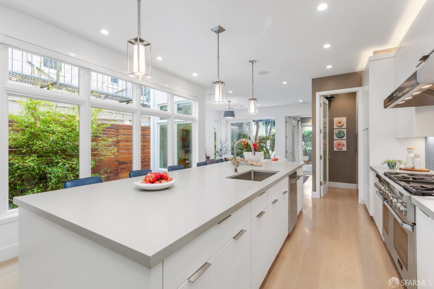 Detail Gallery Image 15 of 79 For 2215 California St, San Francisco,  CA 94115 - 5 Beds | 4/2 Baths