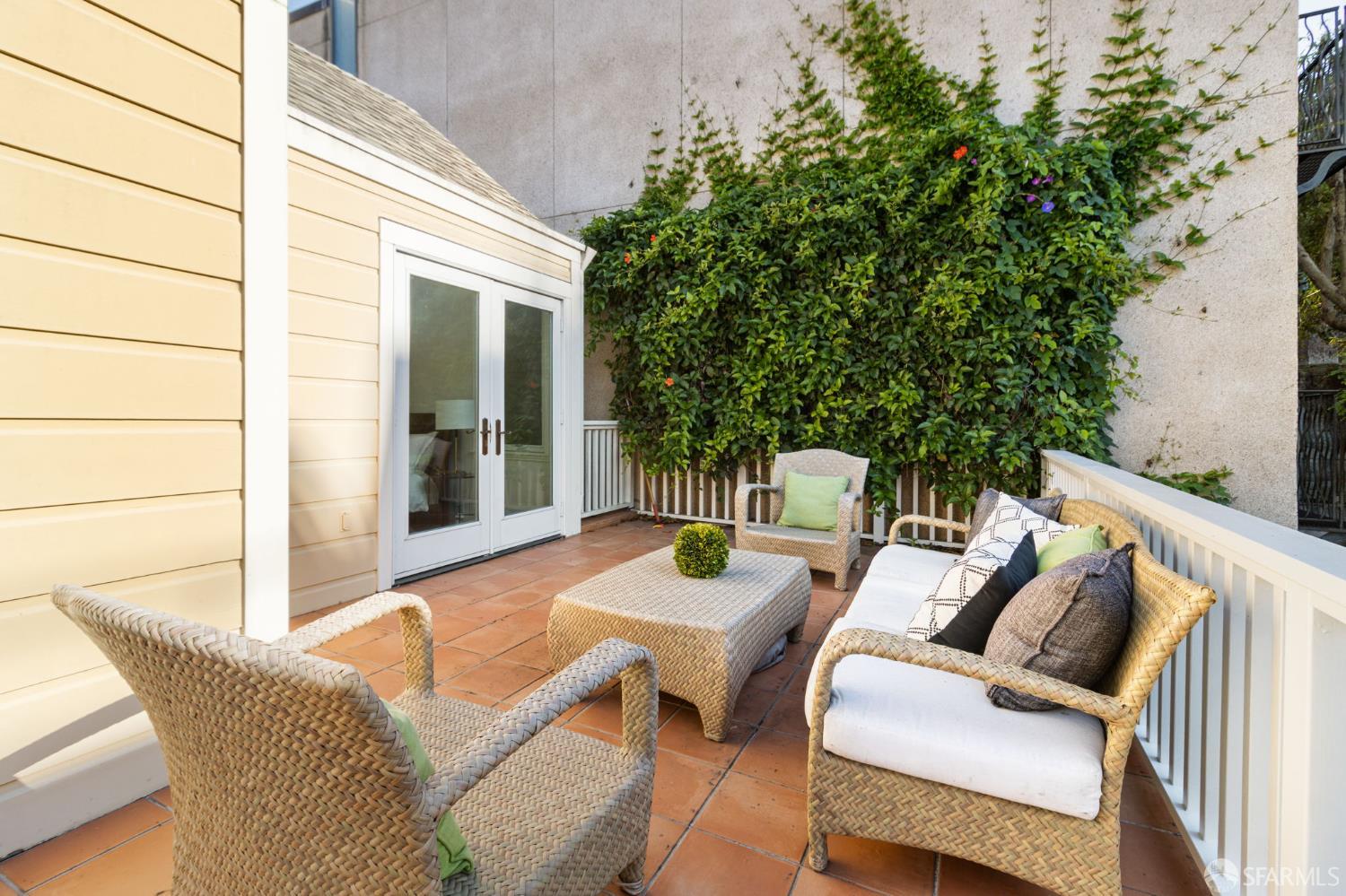 Detail Gallery Image 36 of 58 For 2341 Leavenworth St, San Francisco,  CA 94133 - 4 Beds | 4 Baths