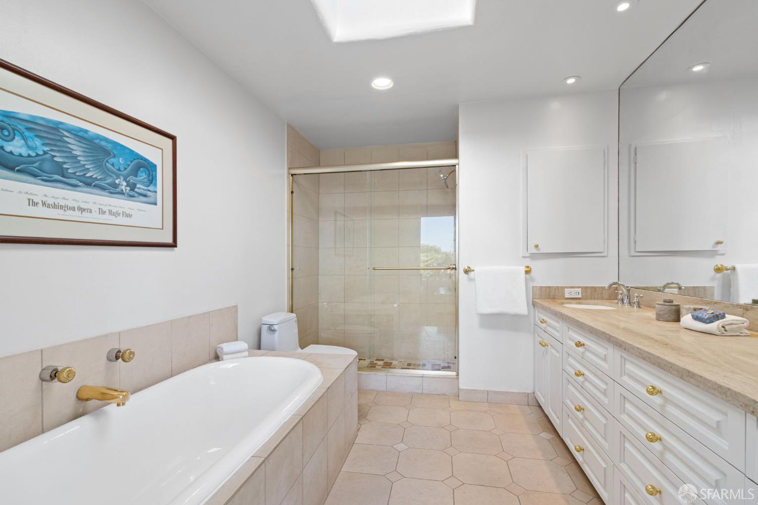 Detail Gallery Image 27 of 58 For 2341 Leavenworth St, San Francisco,  CA 94133 - 4 Beds | 4 Baths