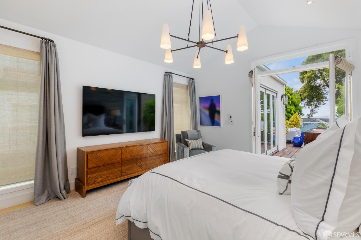 Detail Gallery Image 48 of 79 For 2215 California St, San Francisco,  CA 94115 - 5 Beds | 4/2 Baths