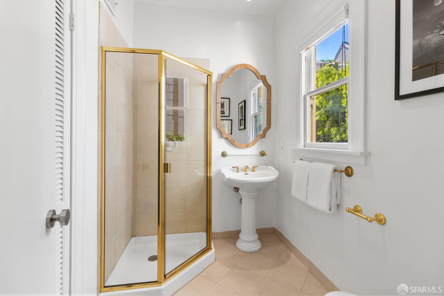 Detail Gallery Image 16 of 58 For 2341 Leavenworth St, San Francisco,  CA 94133 - 4 Beds | 4 Baths