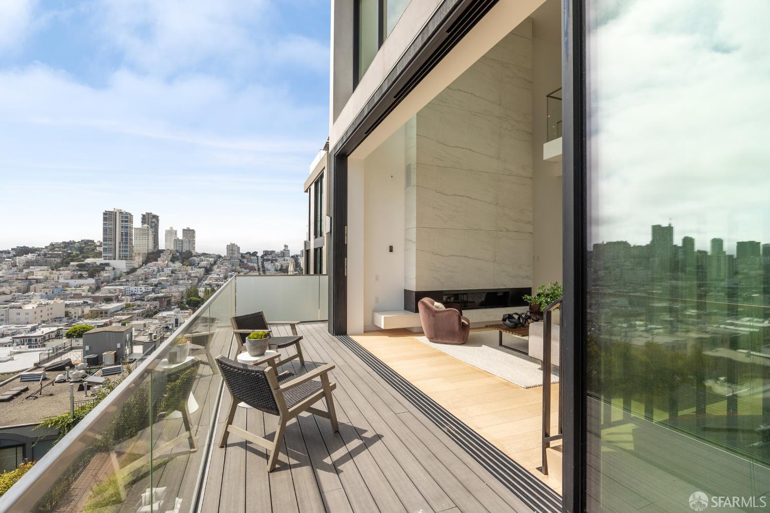 Detail Gallery Image 18 of 46 For 115 Telegraph Hill Blvd, San Francisco,  CA 94116 - 3 Beds | 3/2 Baths