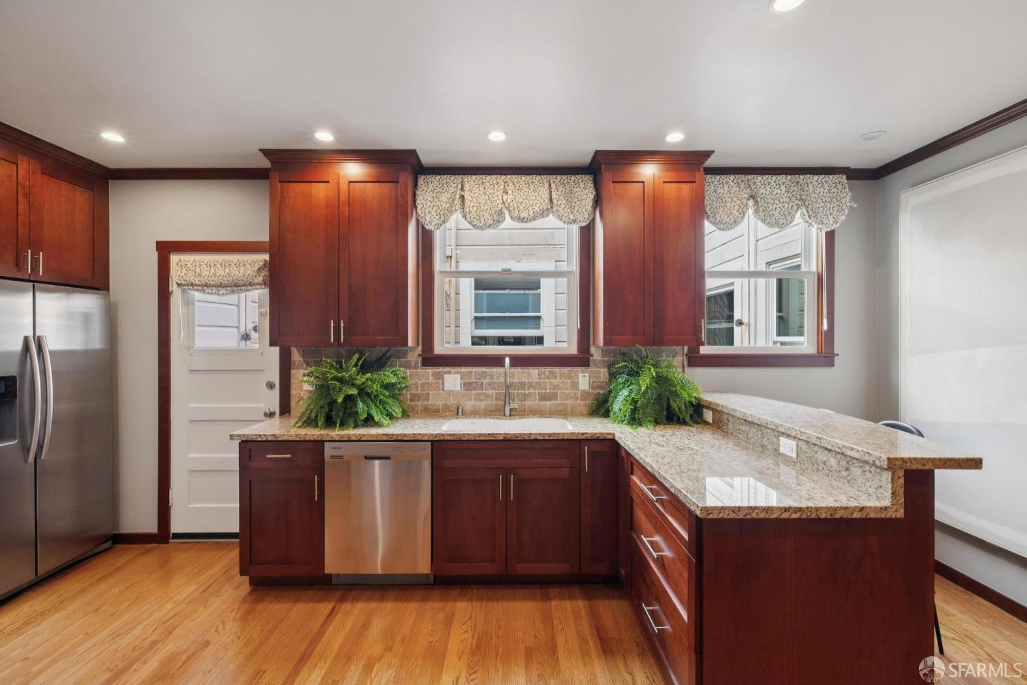 Detail Gallery Image 12 of 59 For 3321 Scott St, San Francisco,  CA 94123 - – Beds | – Baths