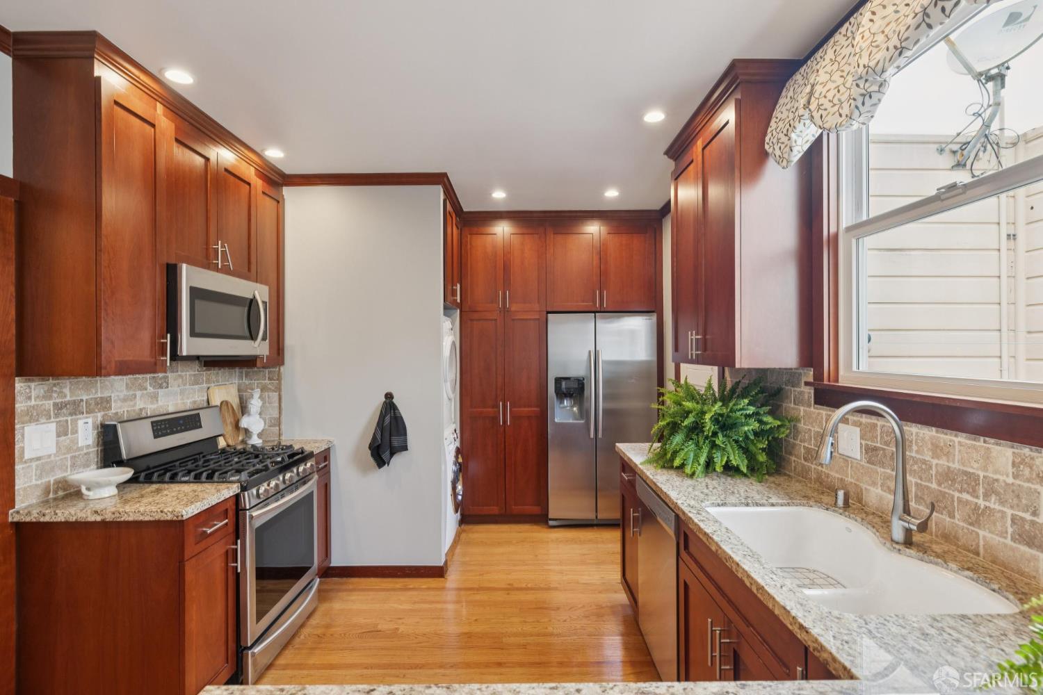 Detail Gallery Image 11 of 59 For 3321 Scott St, San Francisco,  CA 94123 - – Beds | – Baths