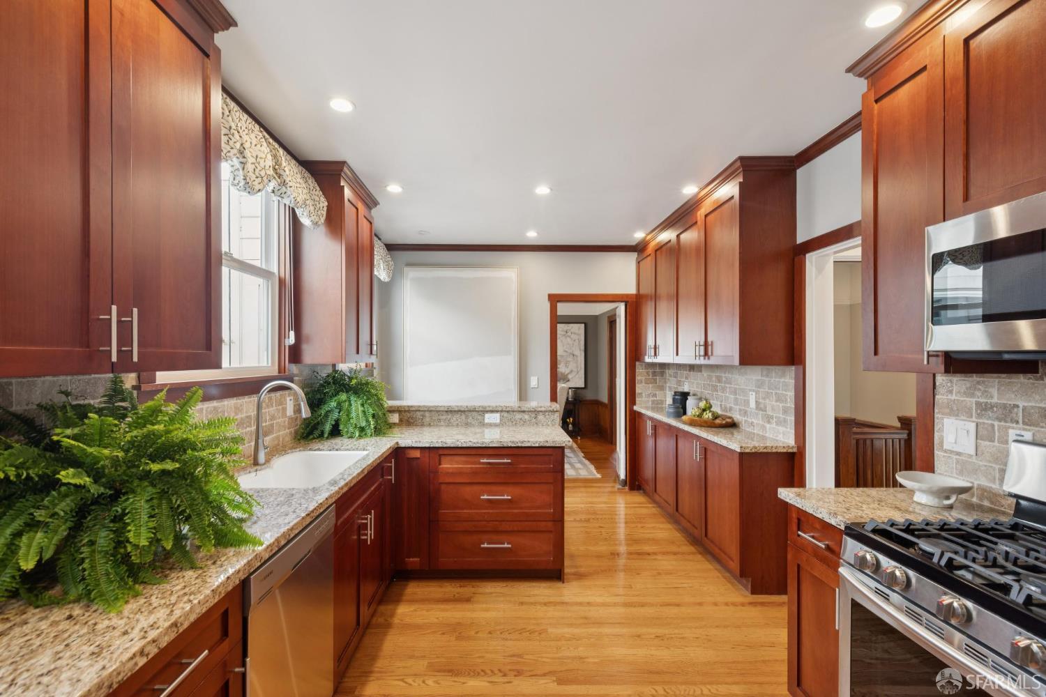 Detail Gallery Image 16 of 59 For 3321 Scott St, San Francisco,  CA 94123 - – Beds | – Baths